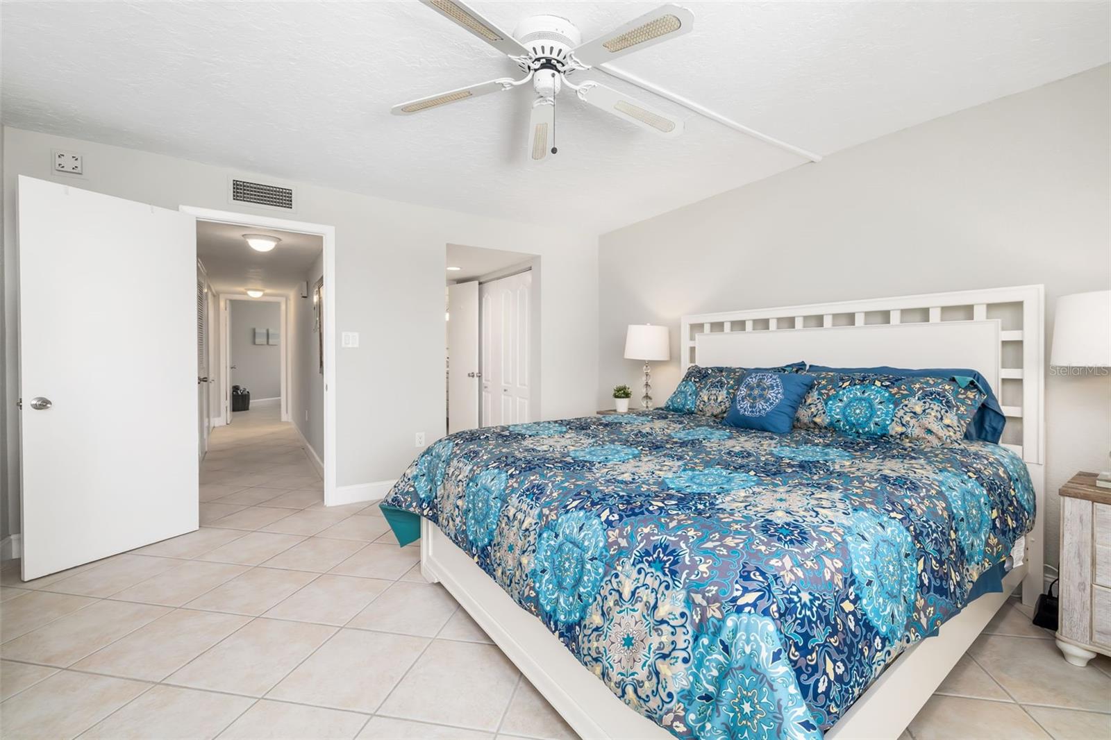 Image 18 of 42 For 1770 Benjamin Franklin Drive 203