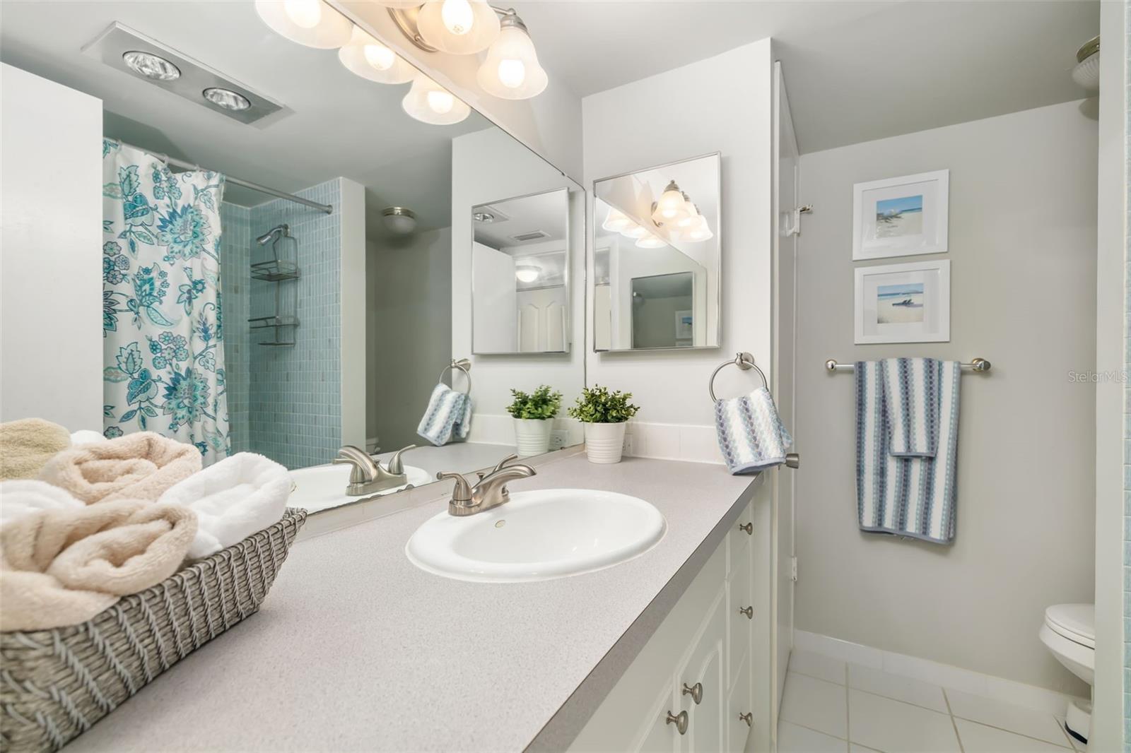 Image 22 of 42 For 1770 Benjamin Franklin Drive 203