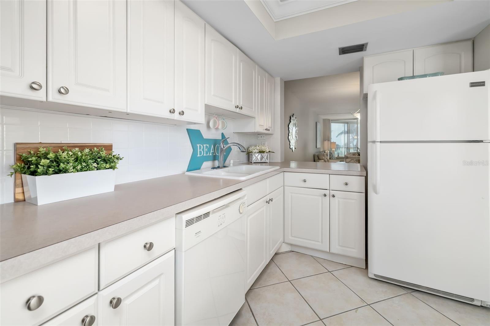 Image 6 of 42 For 1770 Benjamin Franklin Drive 203