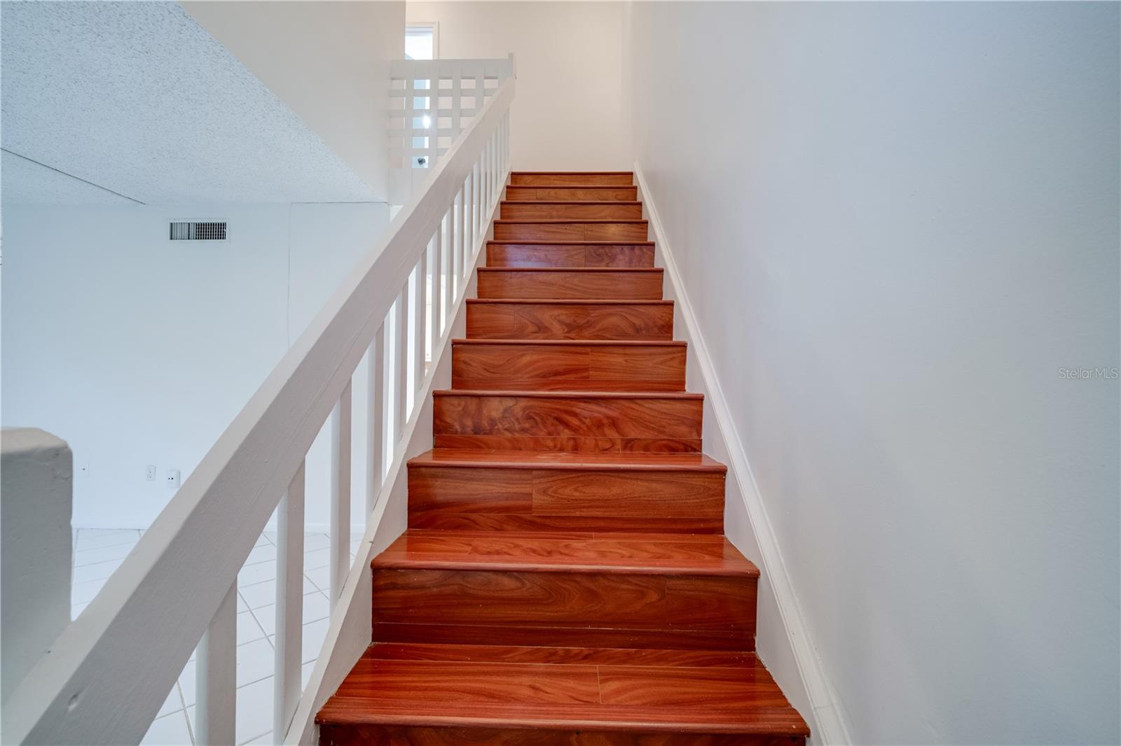 Image 18 of 49 For 11483 109 Road 2e