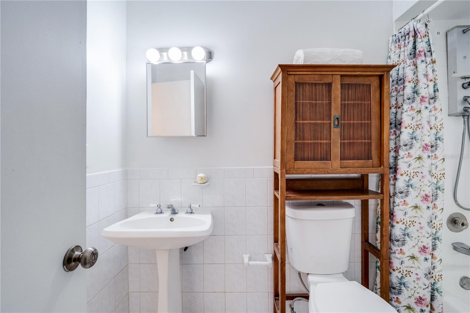 Image 22 of 49 For 11483 109 Road 2e