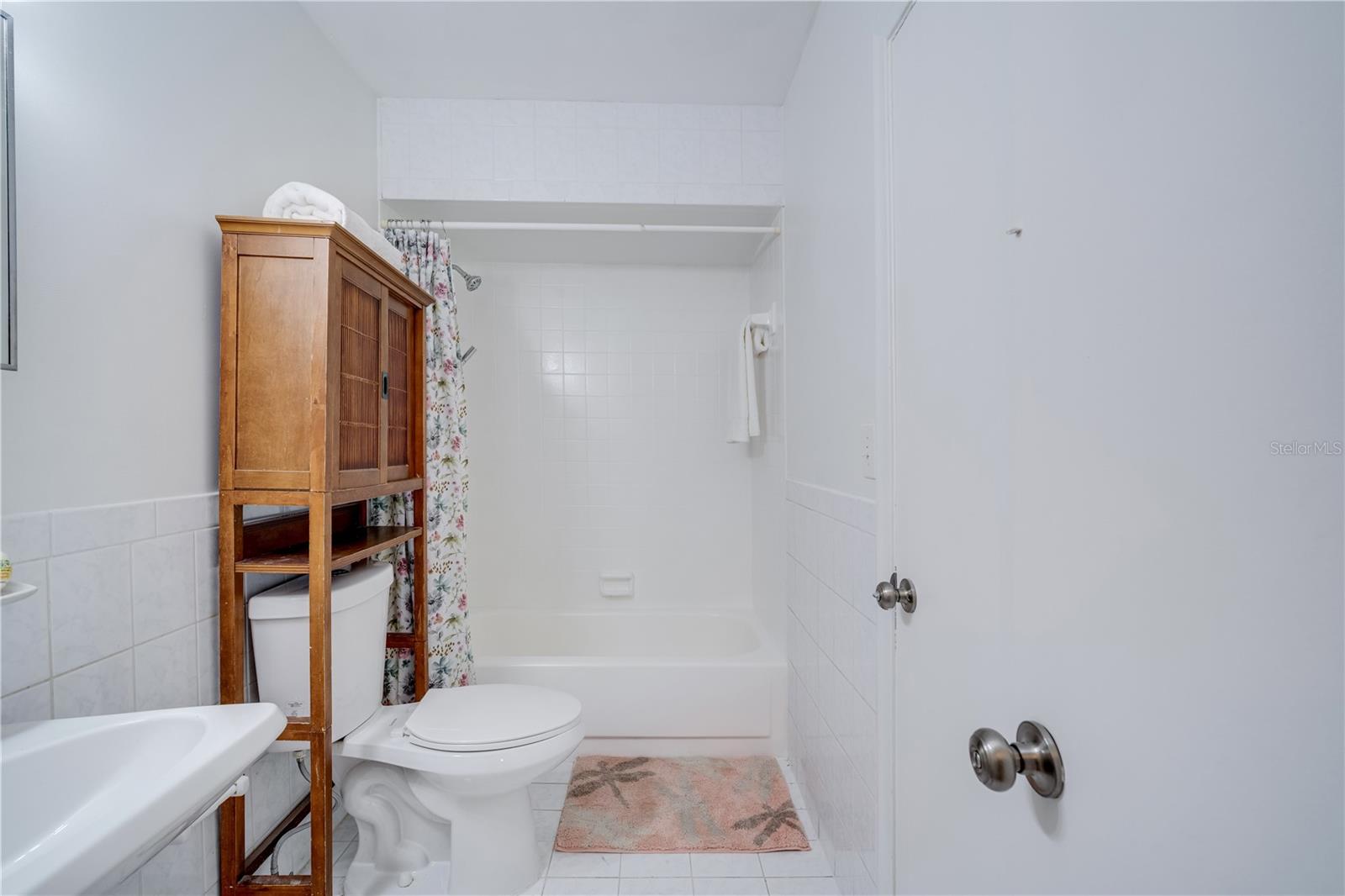 Image 23 of 49 For 11483 109 Road 2e