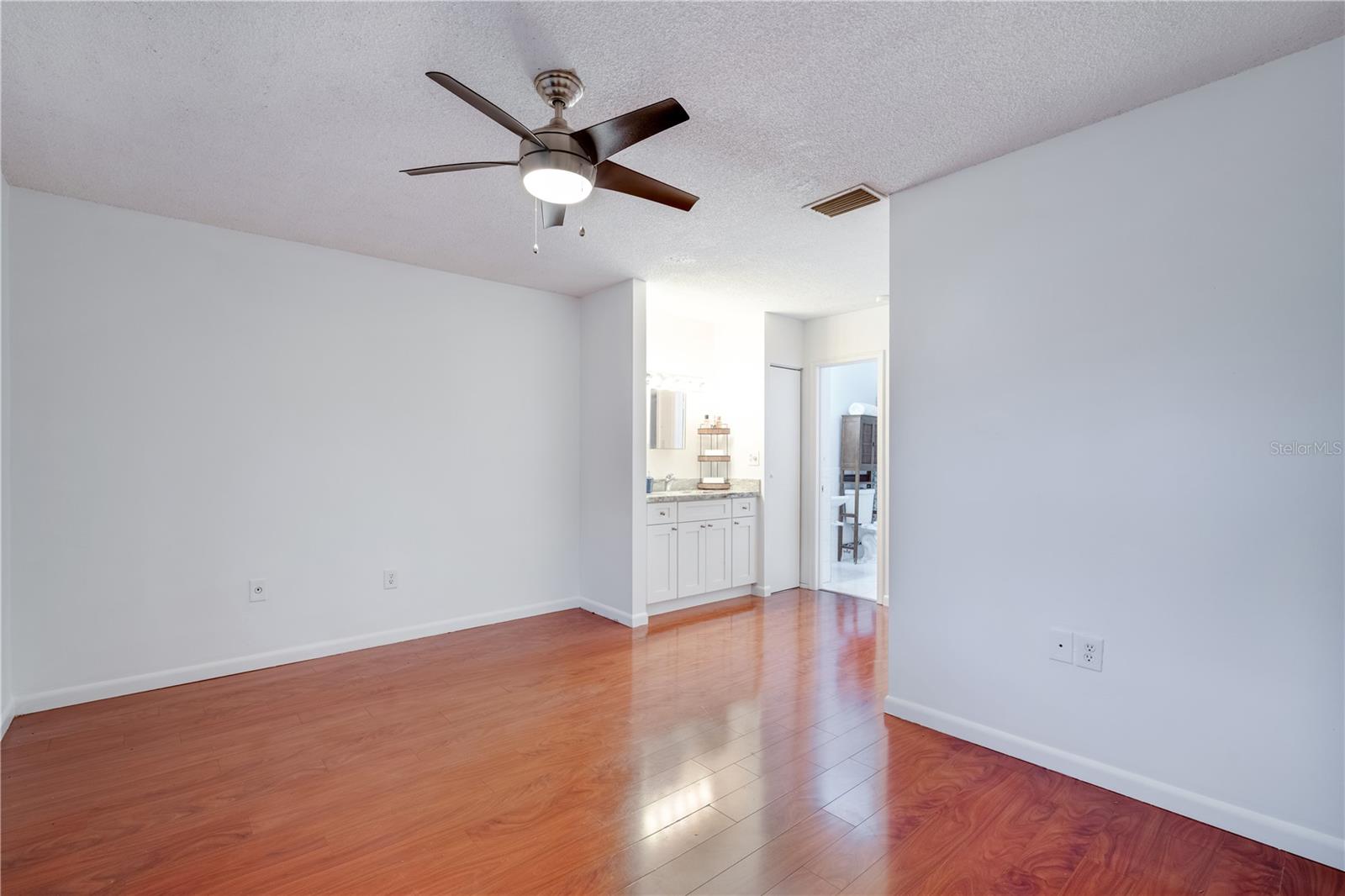 Image 27 of 49 For 11483 109 Road 2e