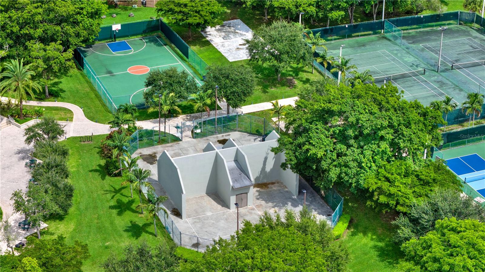 Image 36 of 49 For 11483 109 Road 2e