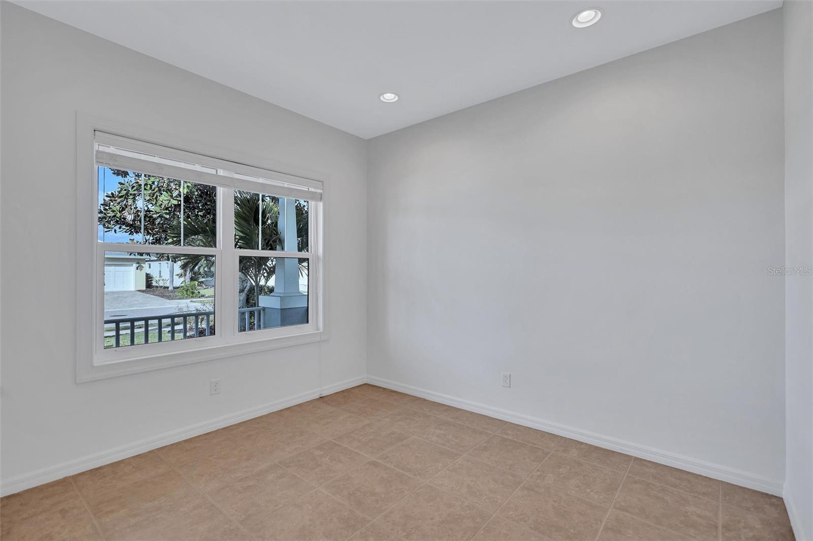 Image 13 of 81 For 11842 Forest Park Circle