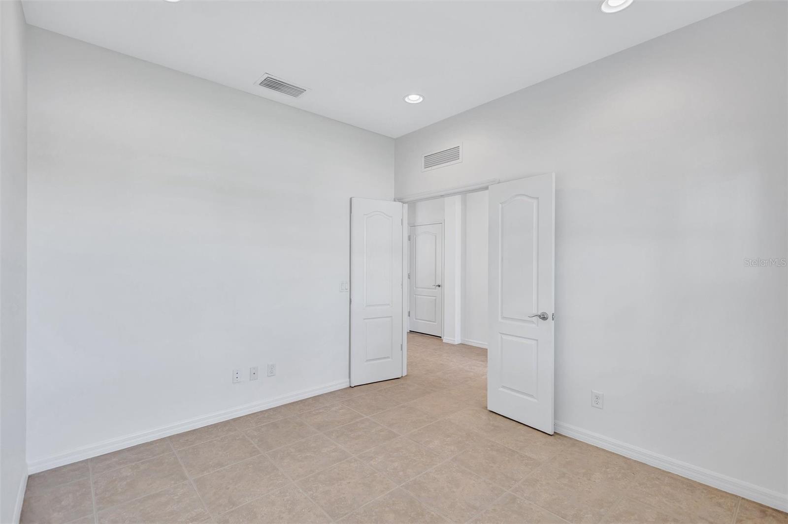 Image 14 of 81 For 11842 Forest Park Circle