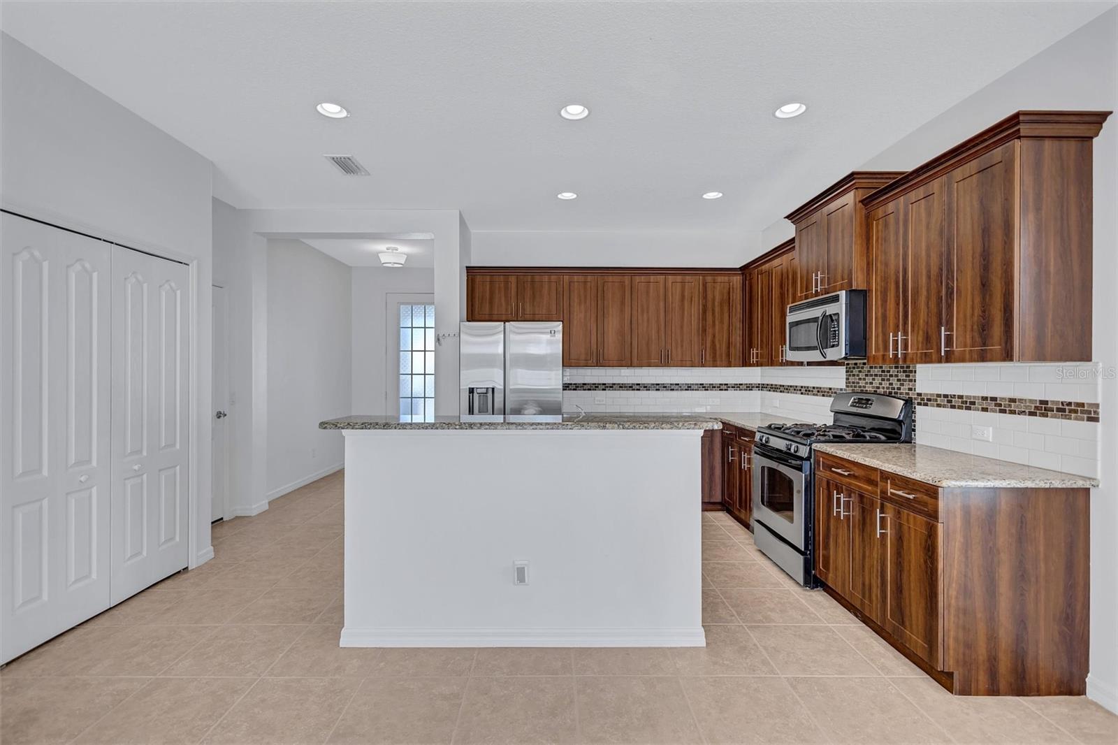 Image 16 of 81 For 11842 Forest Park Circle