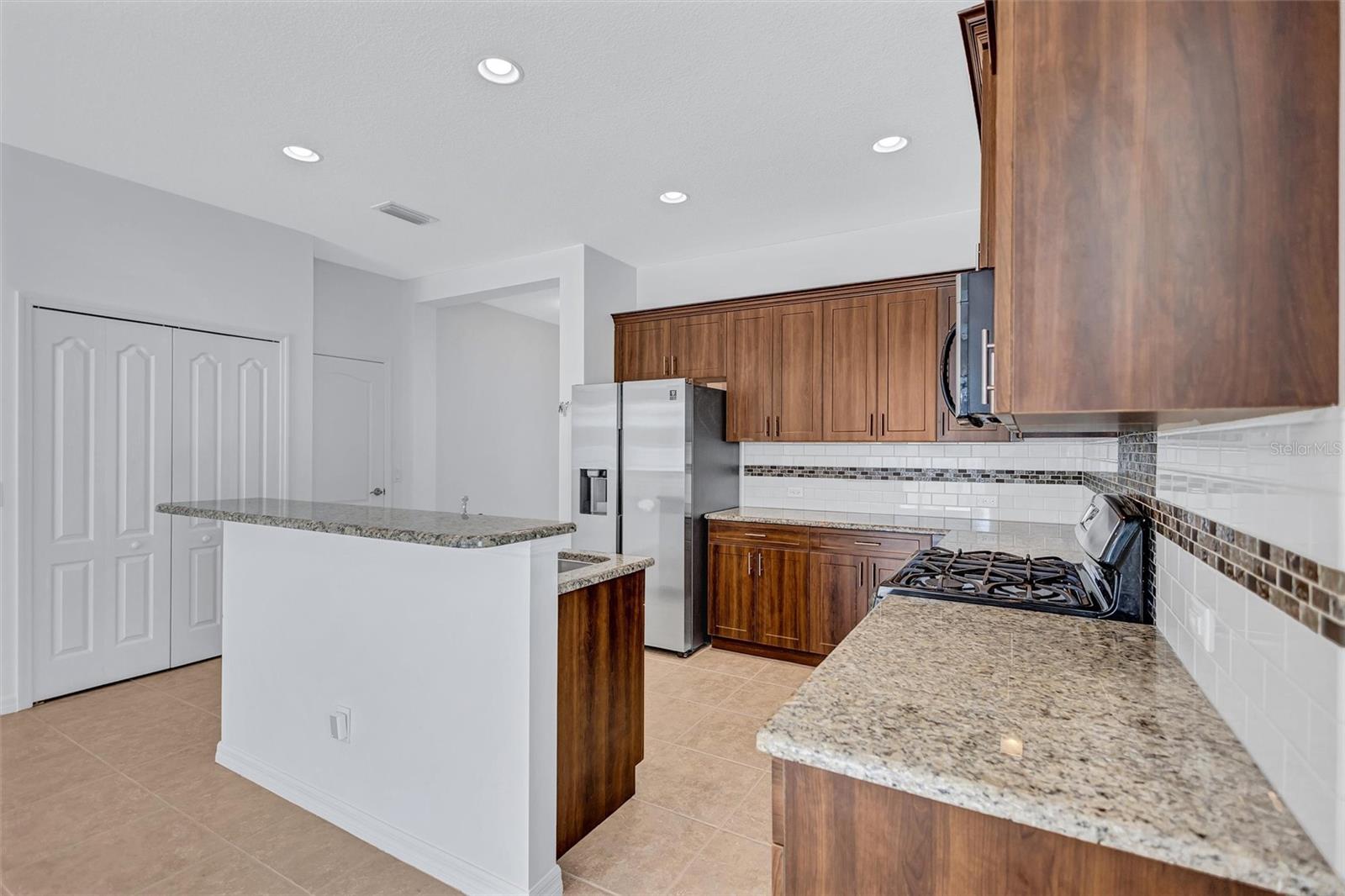 Image 17 of 81 For 11842 Forest Park Circle