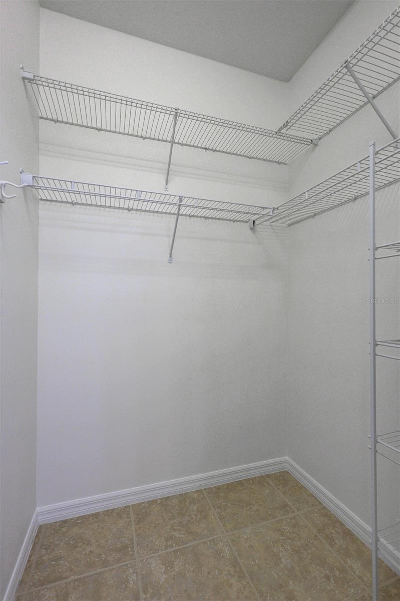 Image 36 of 81 For 11842 Forest Park Circle