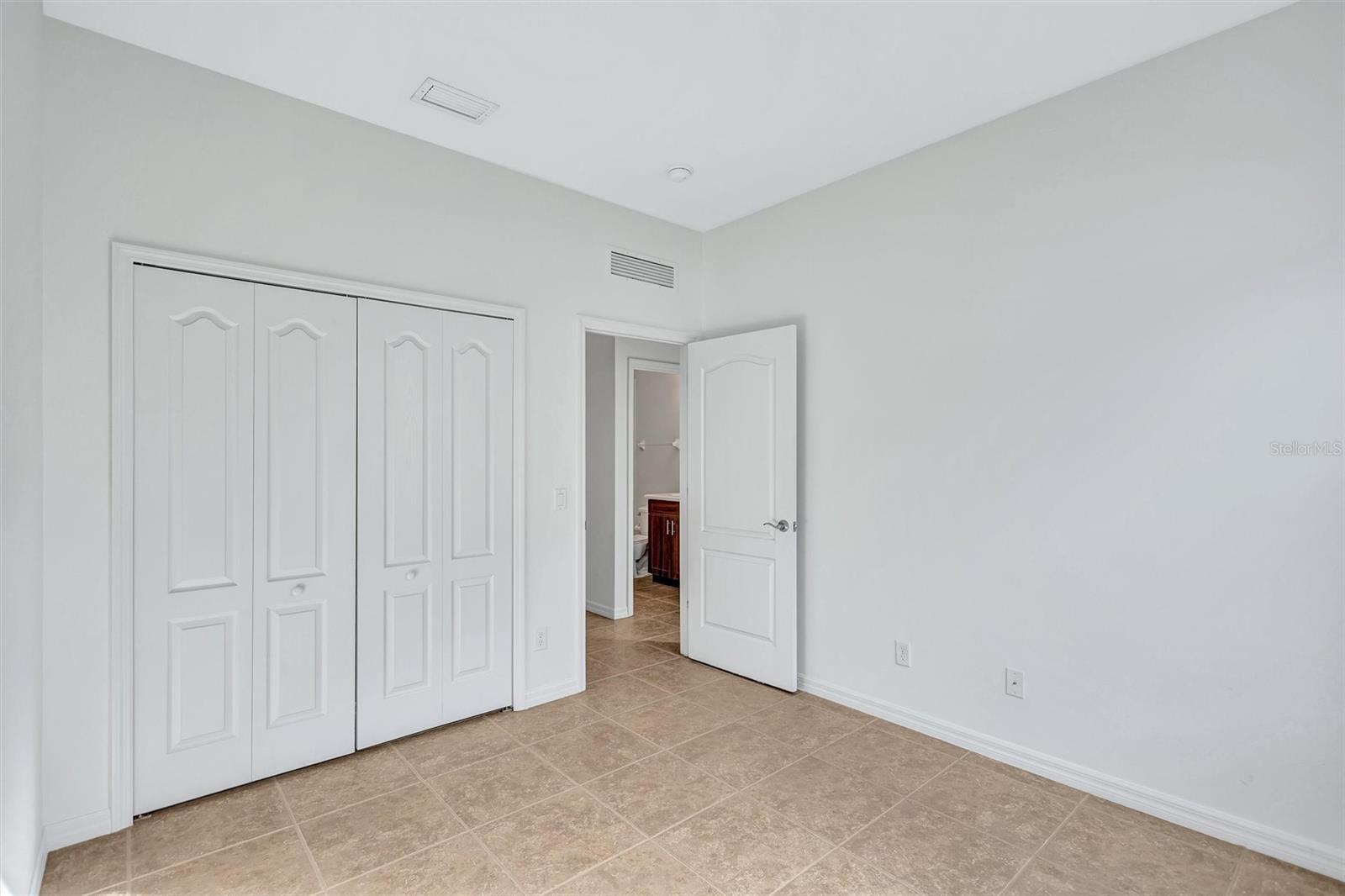 Image 39 of 81 For 11842 Forest Park Circle