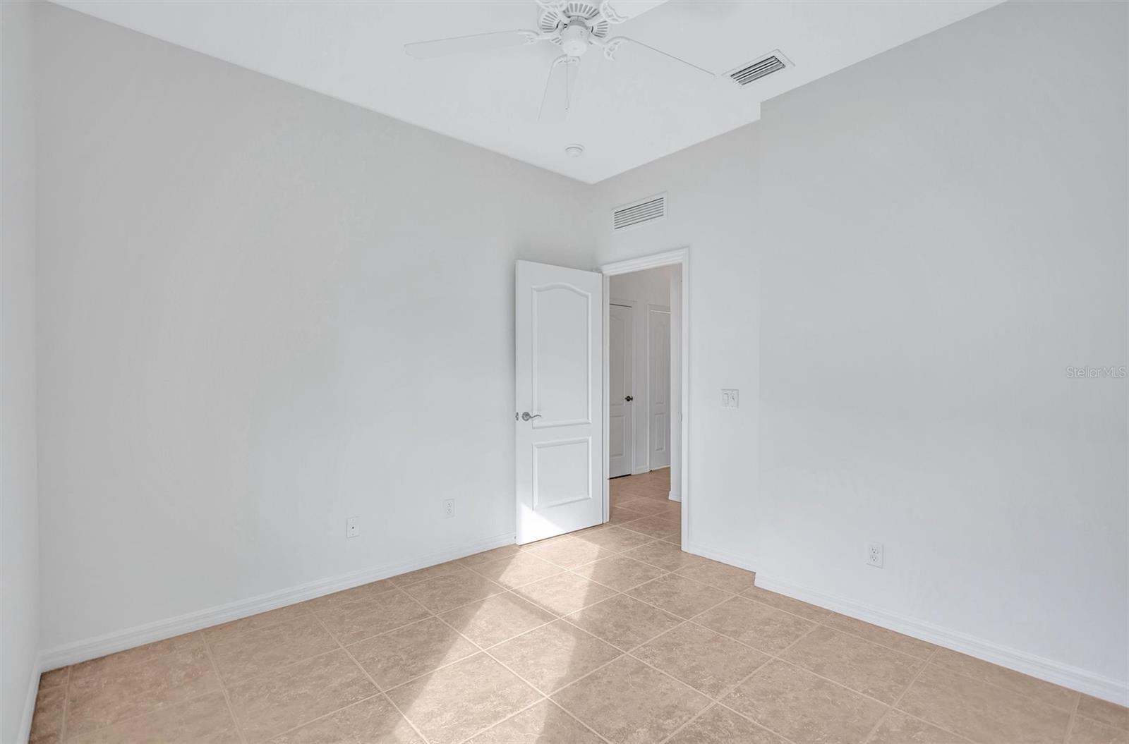 Image 42 of 81 For 11842 Forest Park Circle