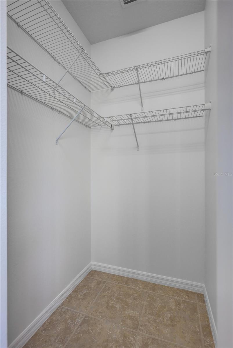 Image 43 of 81 For 11842 Forest Park Circle