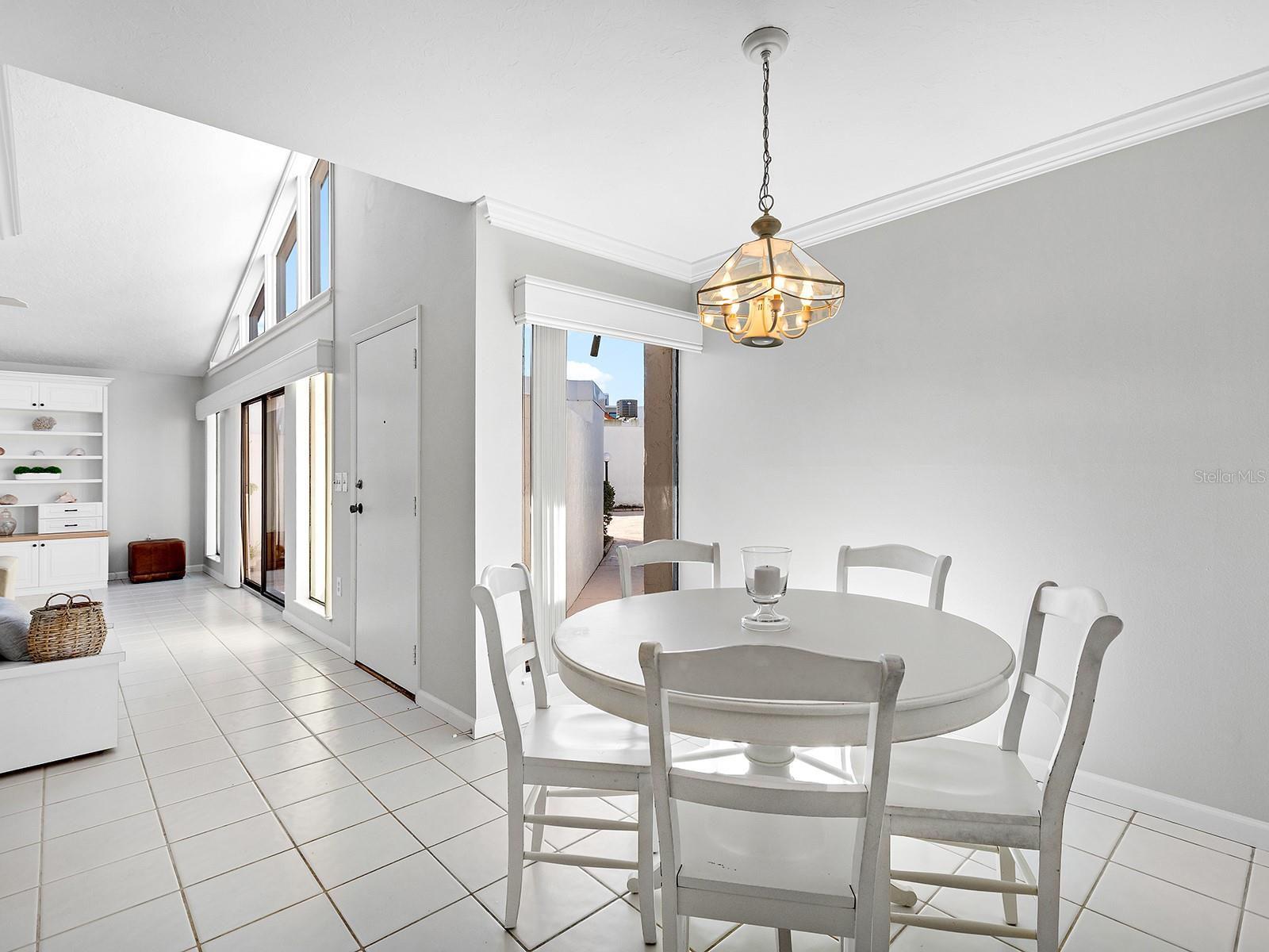 Image 14 of 57 For 1585 Tarpon Center Drive 31