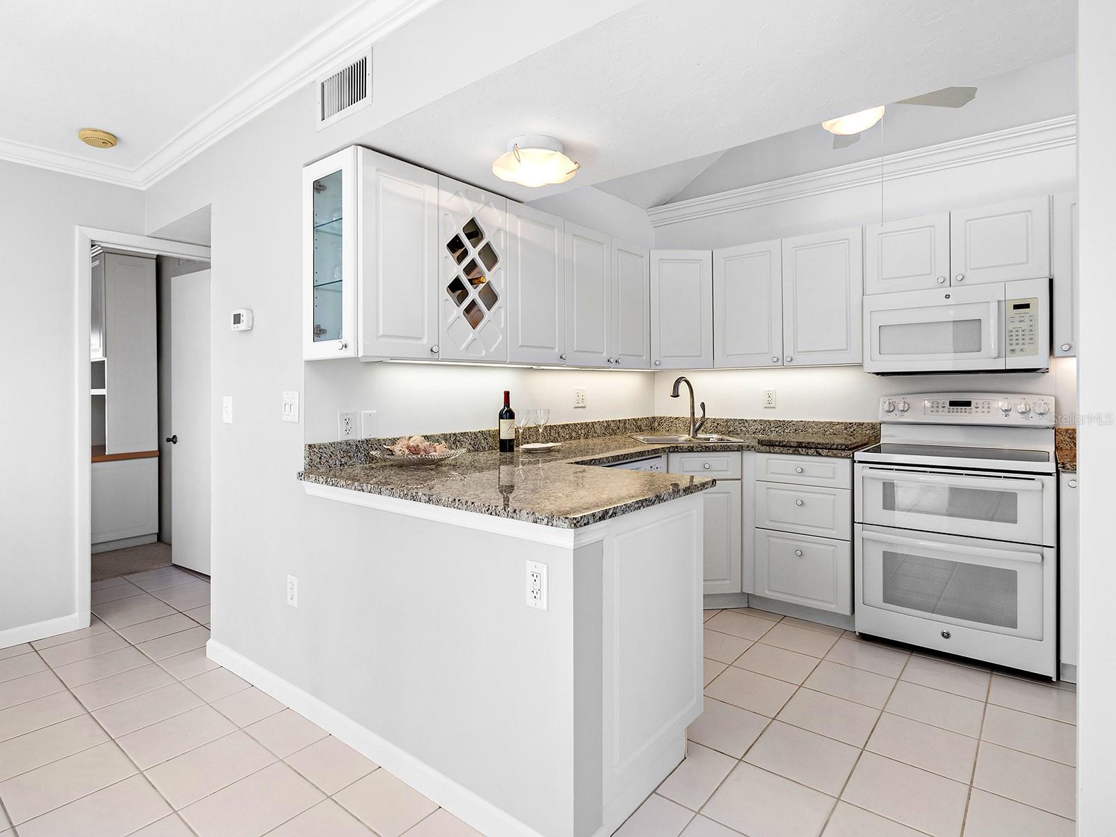 Image 16 of 57 For 1585 Tarpon Center Drive 31