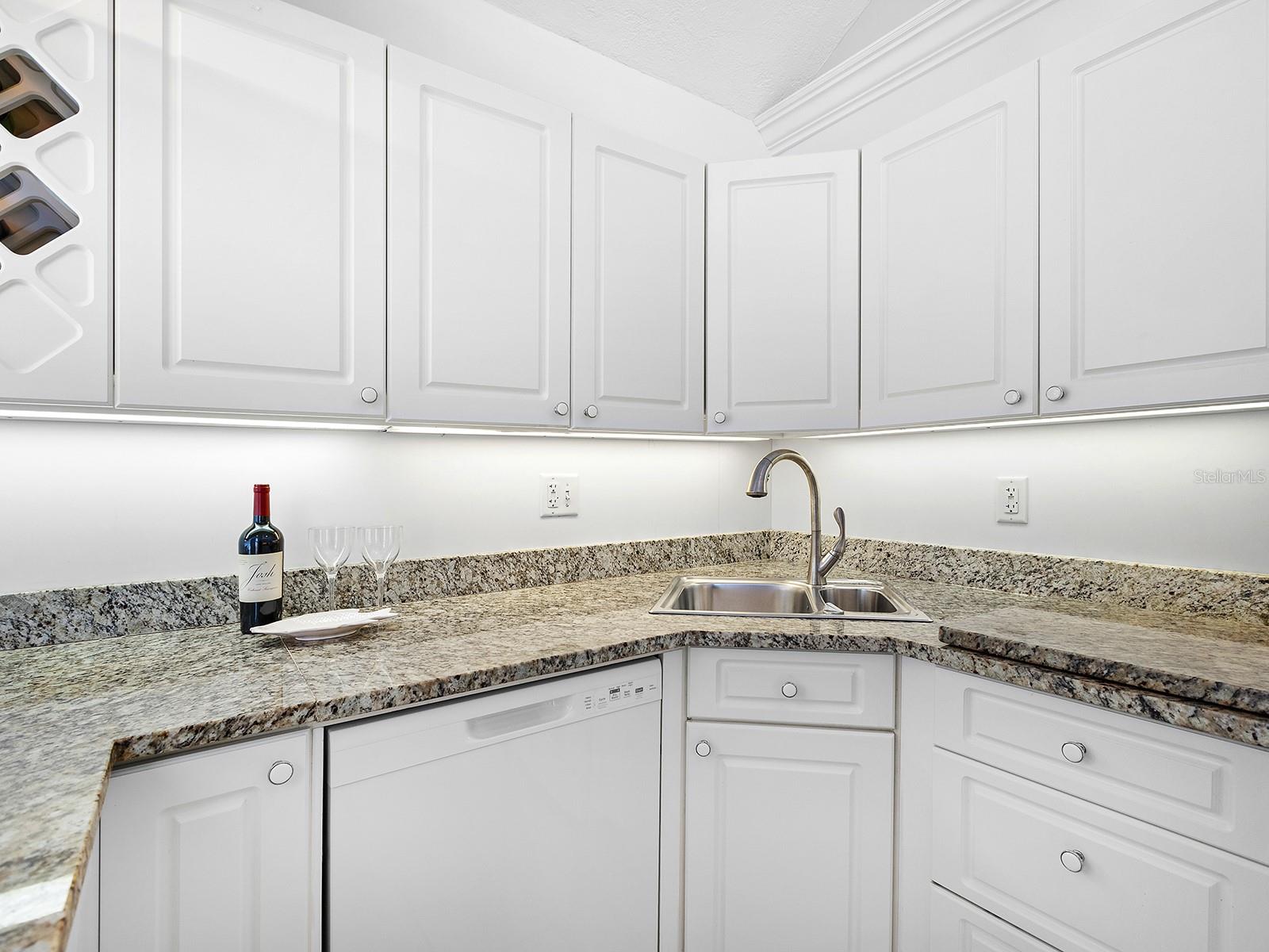 Image 18 of 57 For 1585 Tarpon Center Drive 31