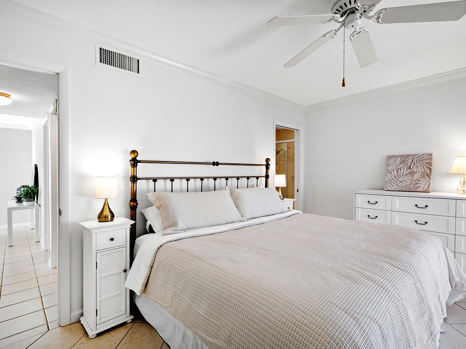 Image 22 of 57 For 1585 Tarpon Center Drive 31