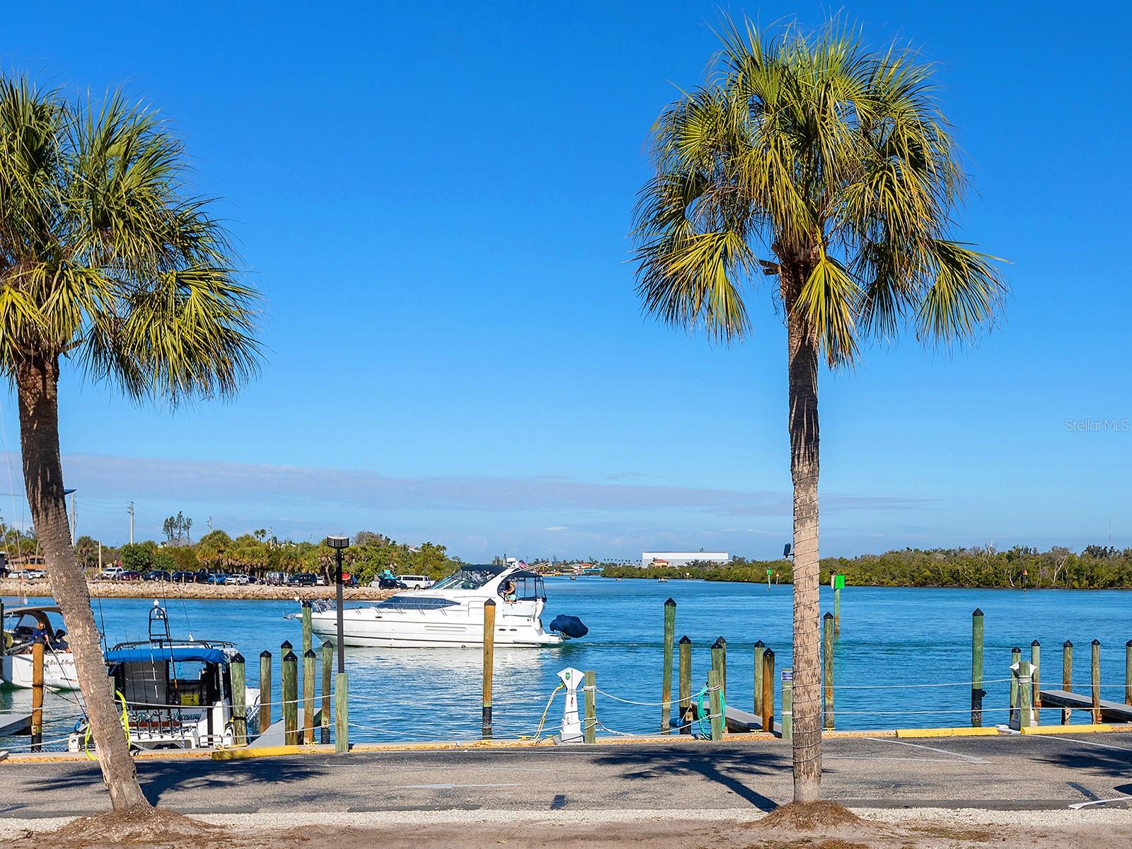 Image 24 of 57 For 1585 Tarpon Center Drive 31