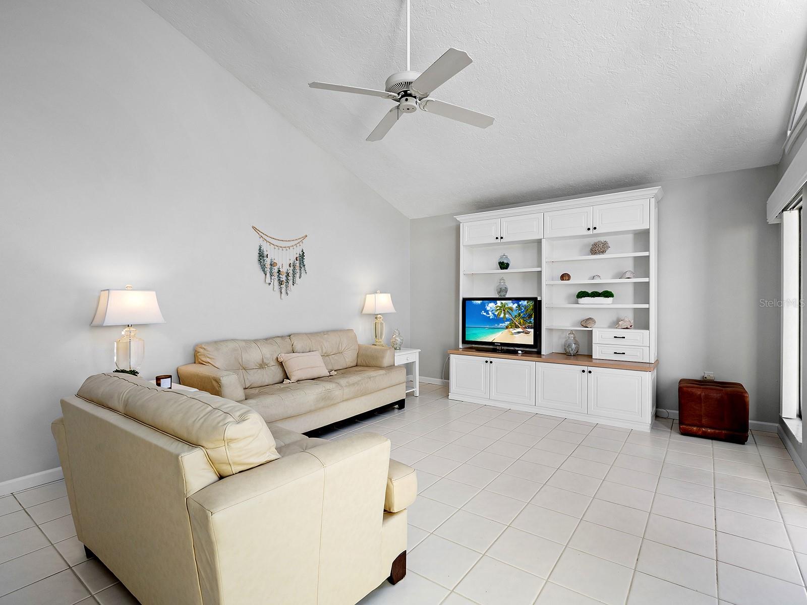 Image 9 of 57 For 1585 Tarpon Center Drive 31