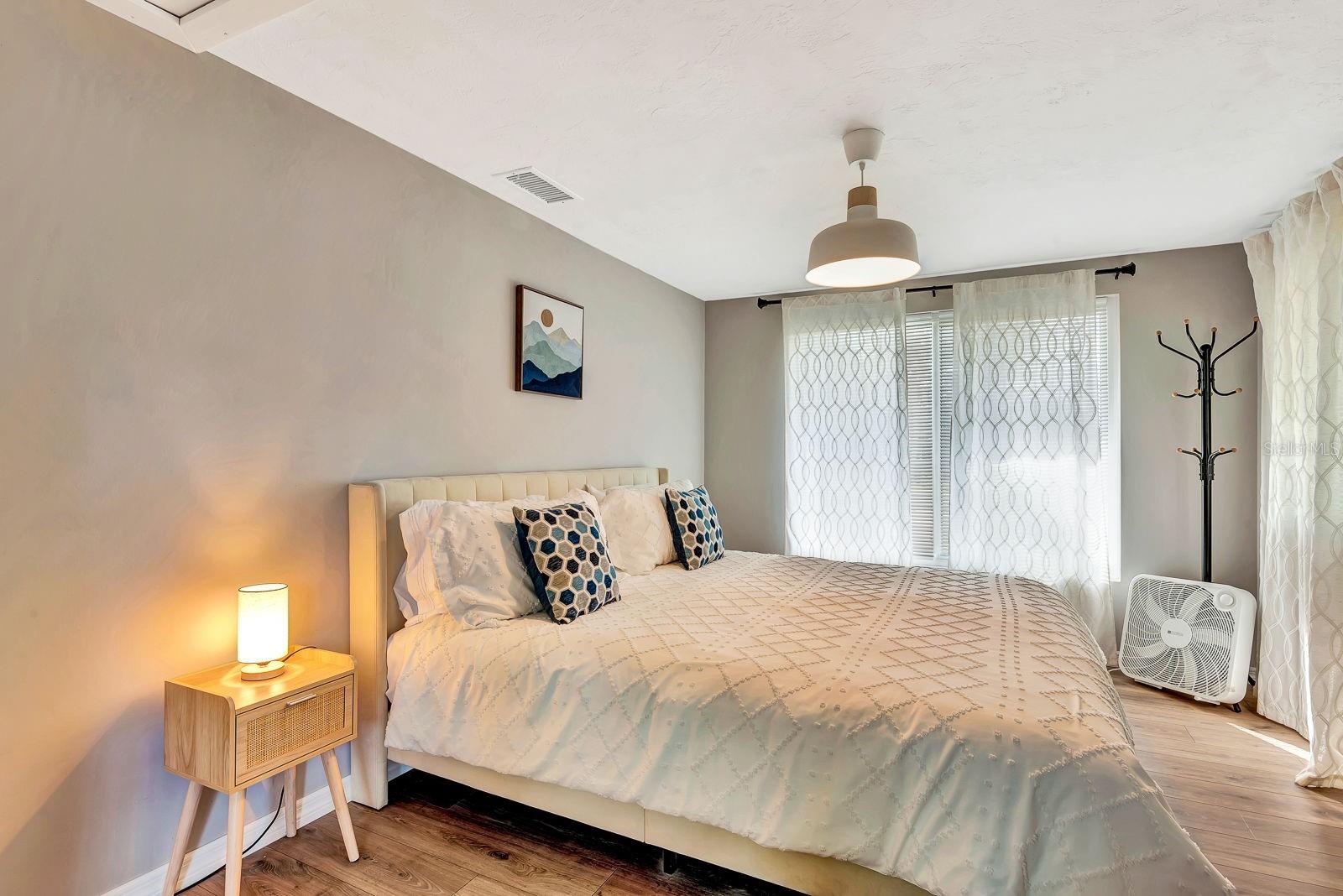 Image 20 of 39 For 2127 Lee Lane