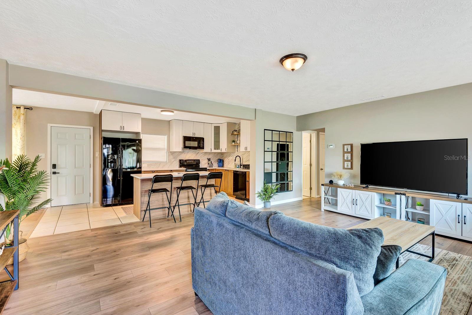 Image 5 of 39 For 2127 Lee Lane