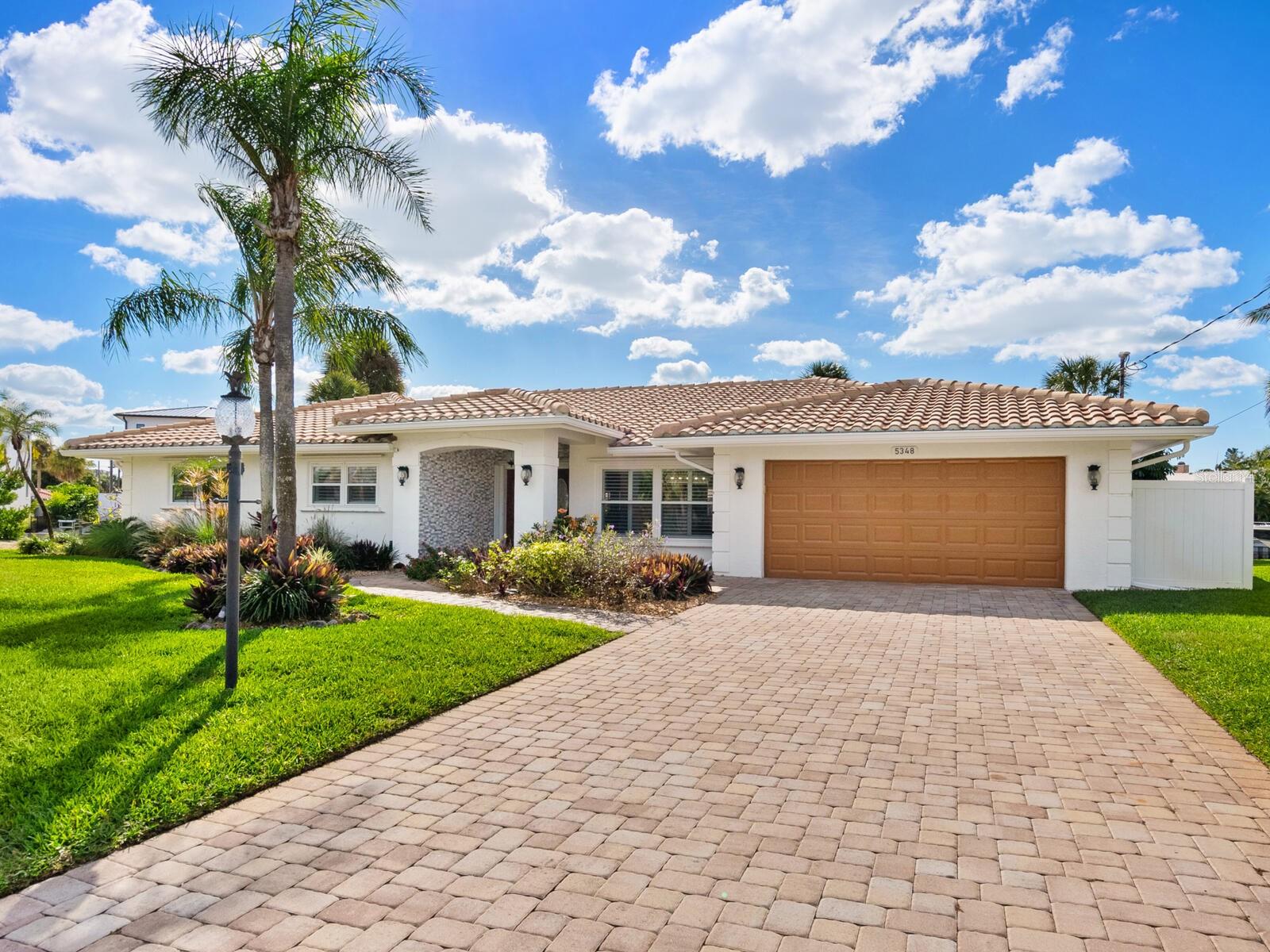 Image 4 of 48 For 5348 Shadow Lawn Drive