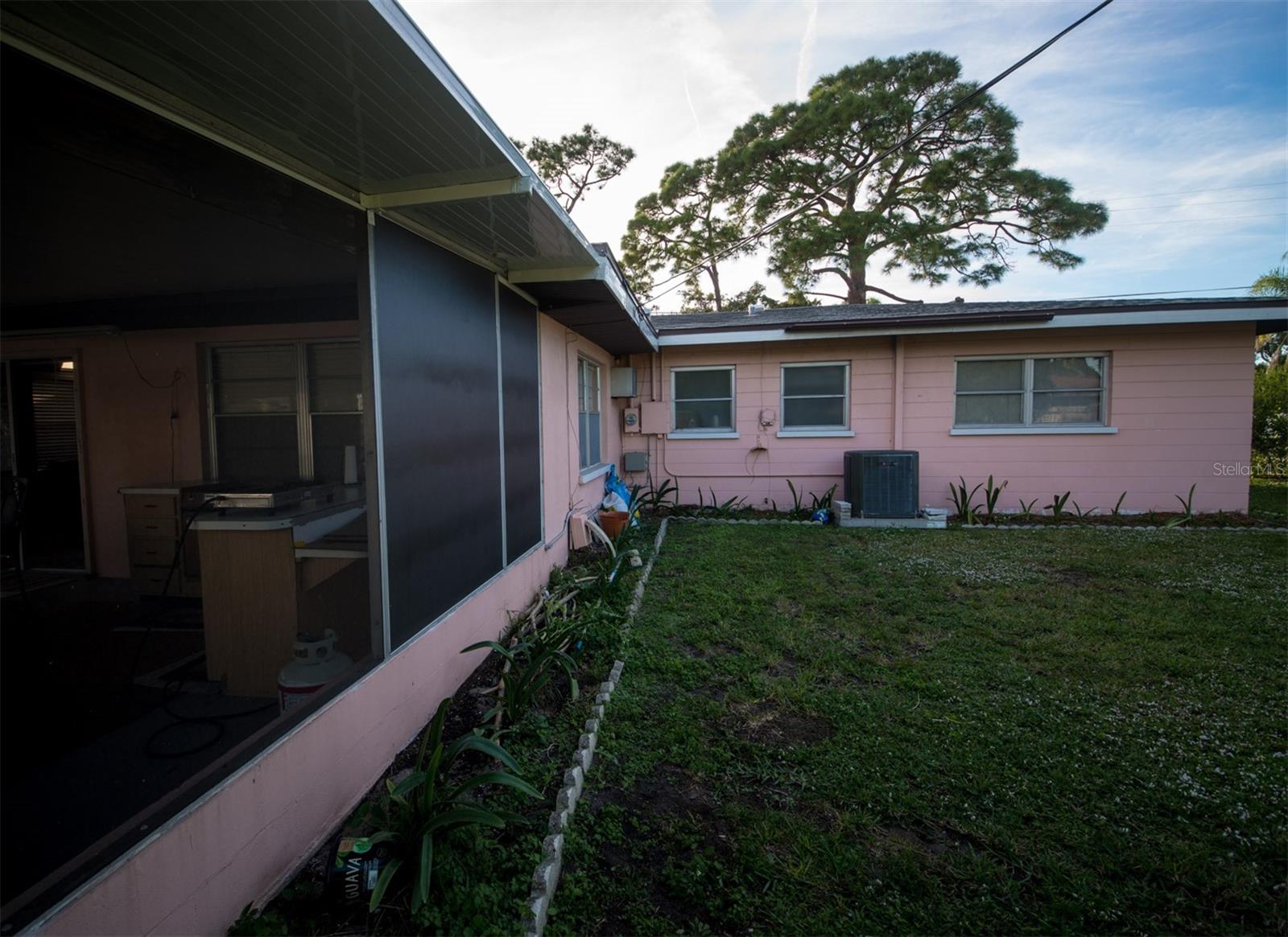 Image 22 of 23 For 1005 43rd Street W