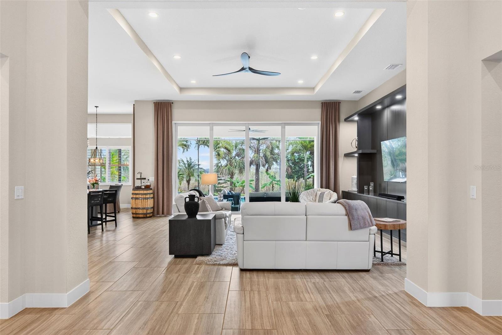 Image 11 of 97 For 8280 Redonda Loop