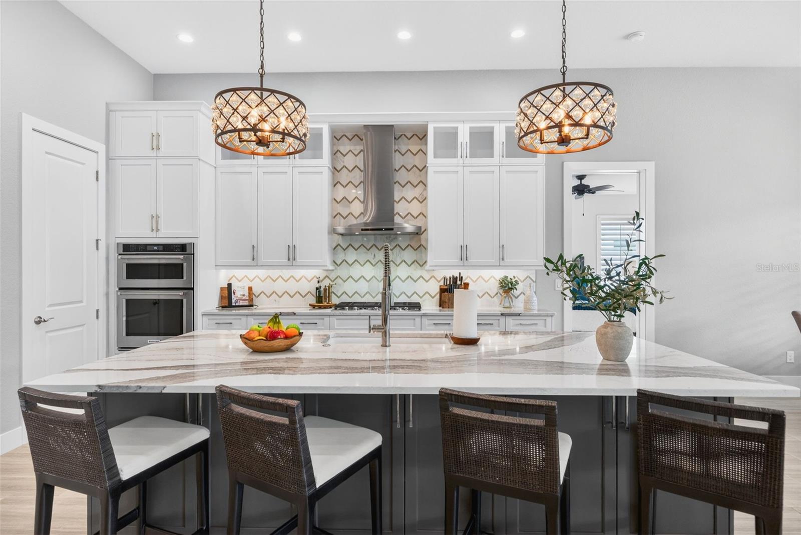 Image 20 of 97 For 8280 Redonda Loop