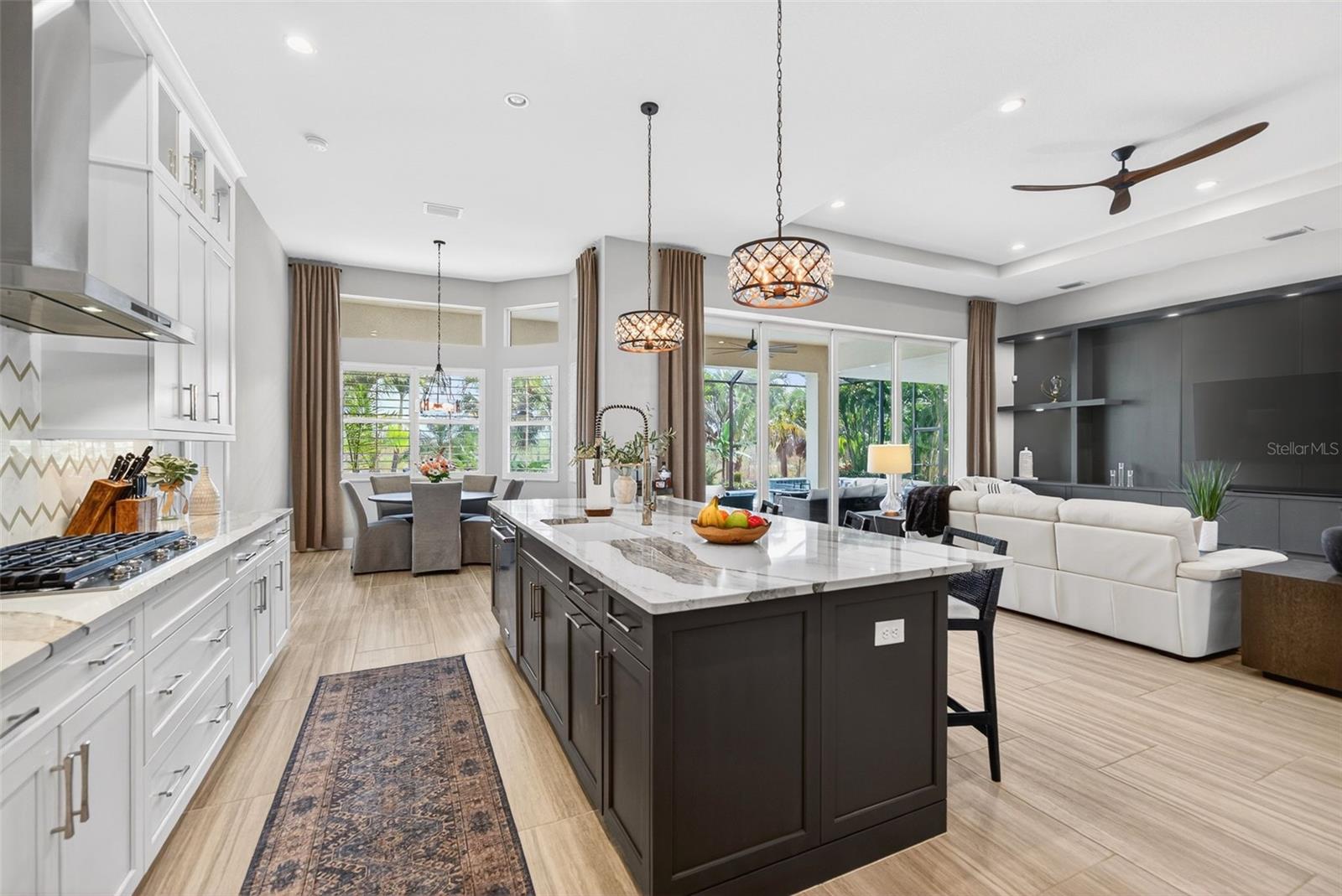 Image 22 of 97 For 8280 Redonda Loop