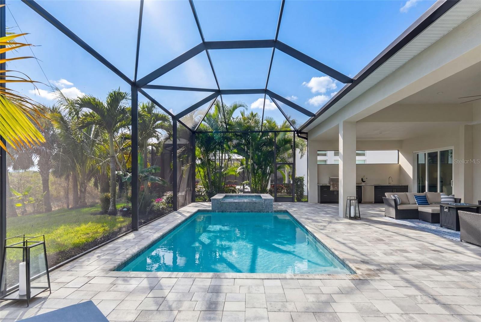 Image 5 of 97 For 8280 Redonda Loop