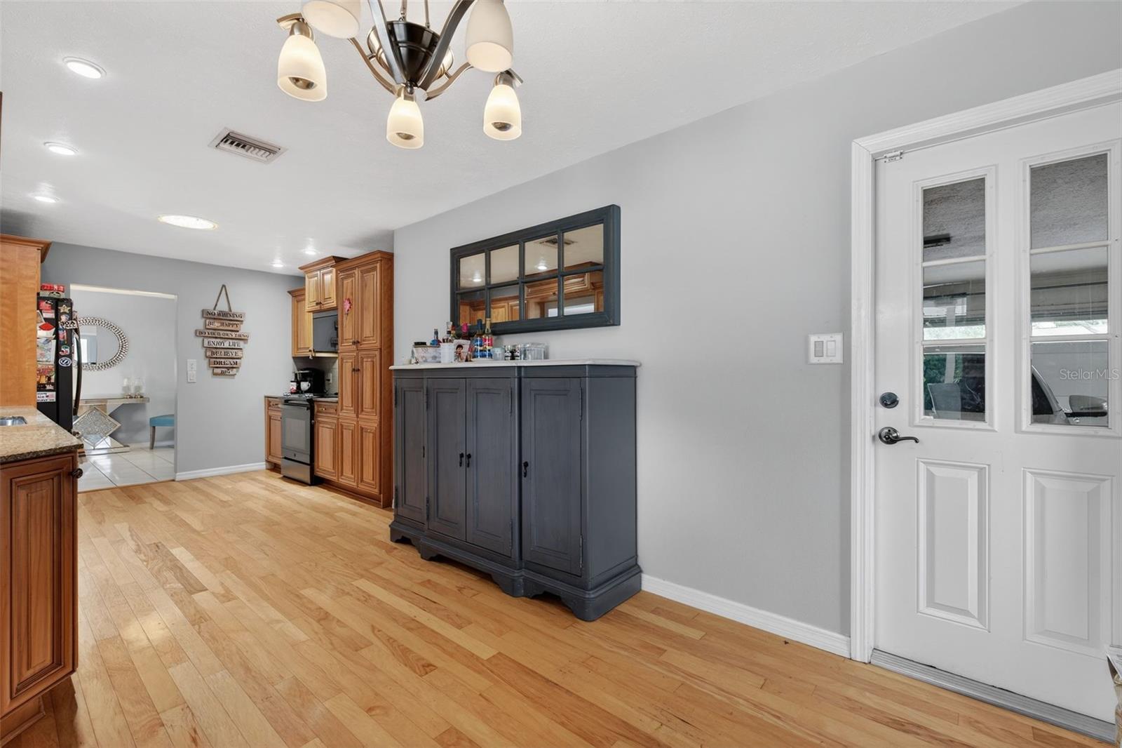 Image 18 of 43 For 5676 Beneva Woods Circle