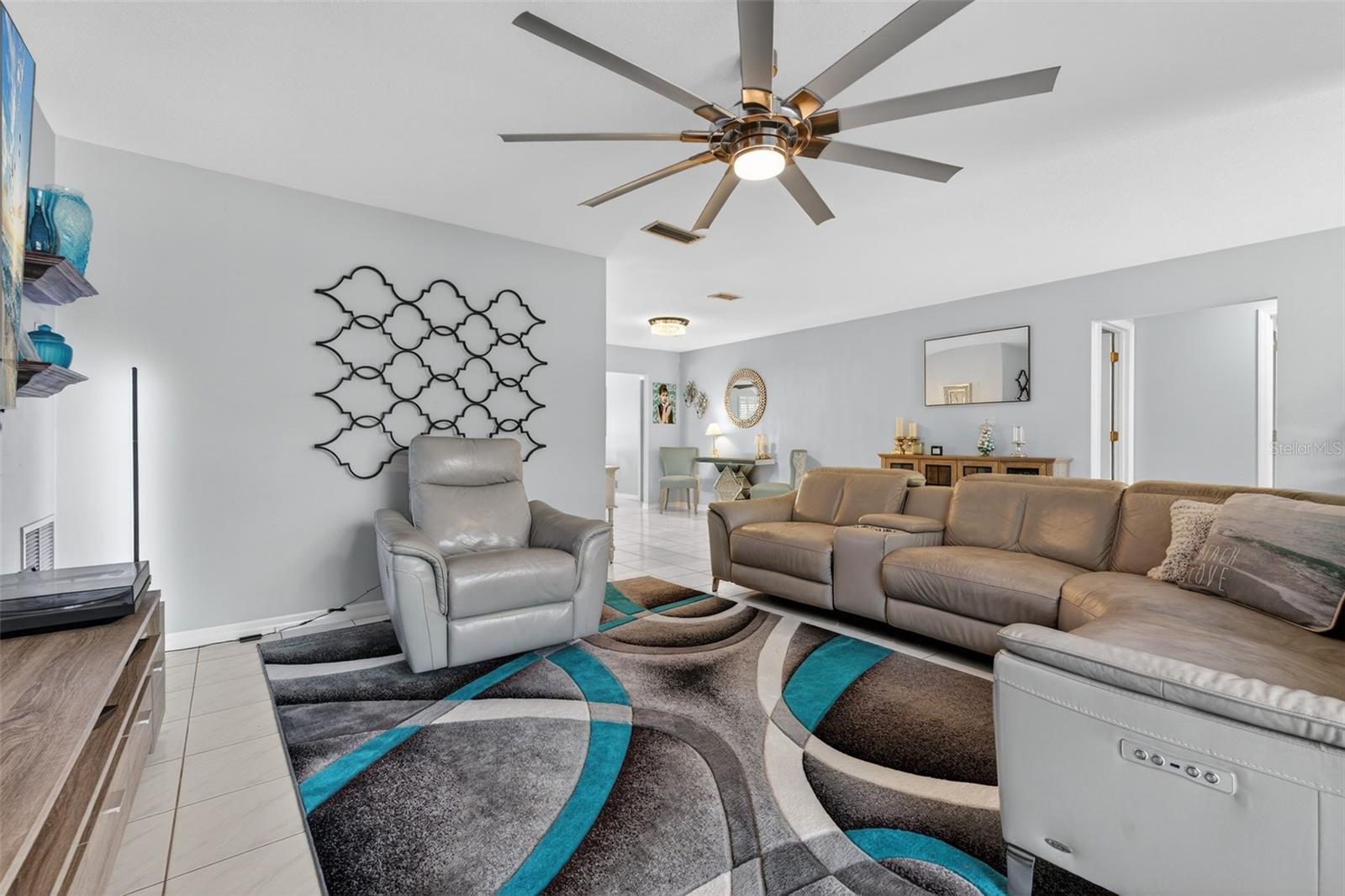 Image 21 of 43 For 5676 Beneva Woods Circle