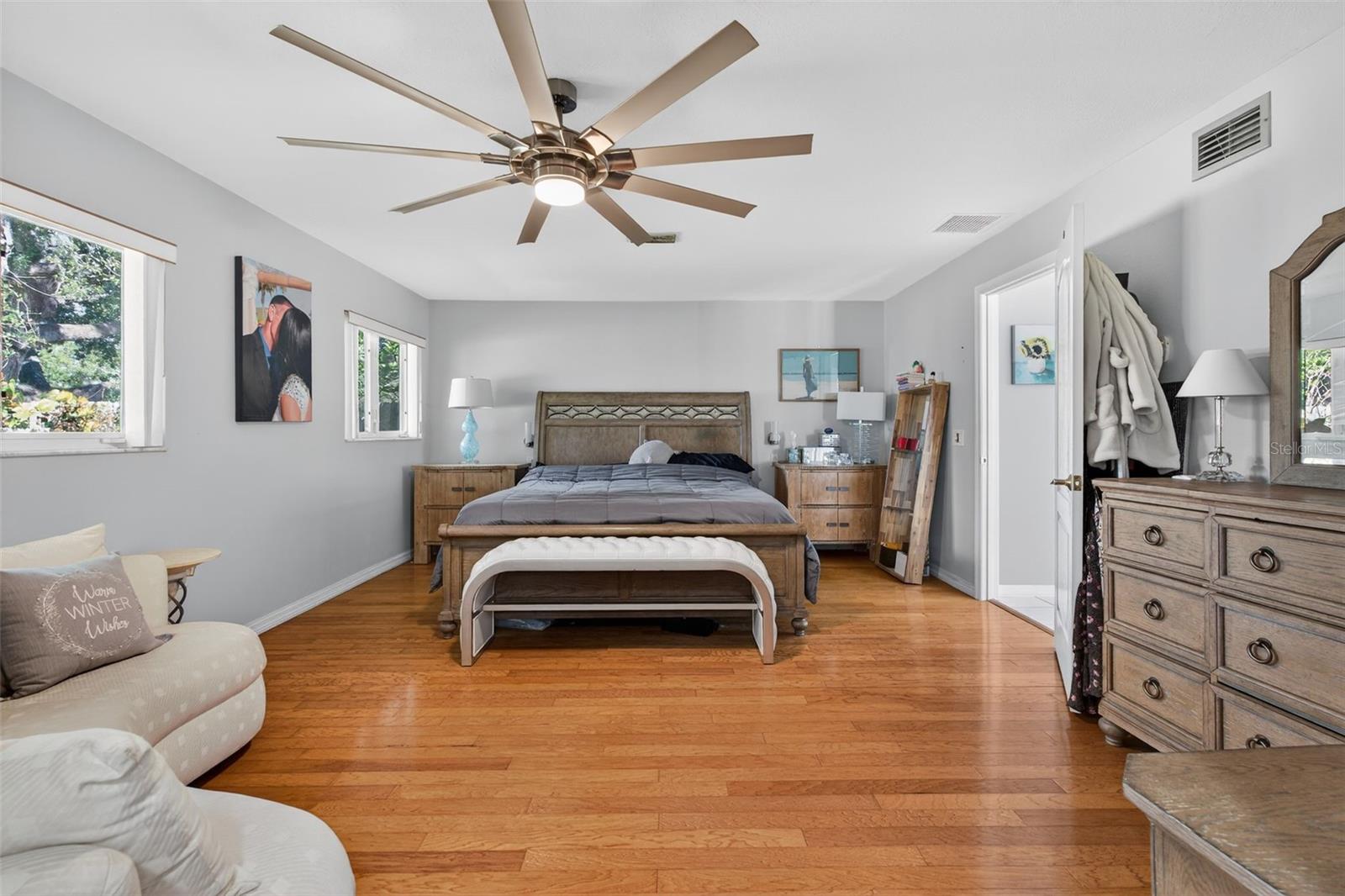 Image 23 of 43 For 5676 Beneva Woods Circle