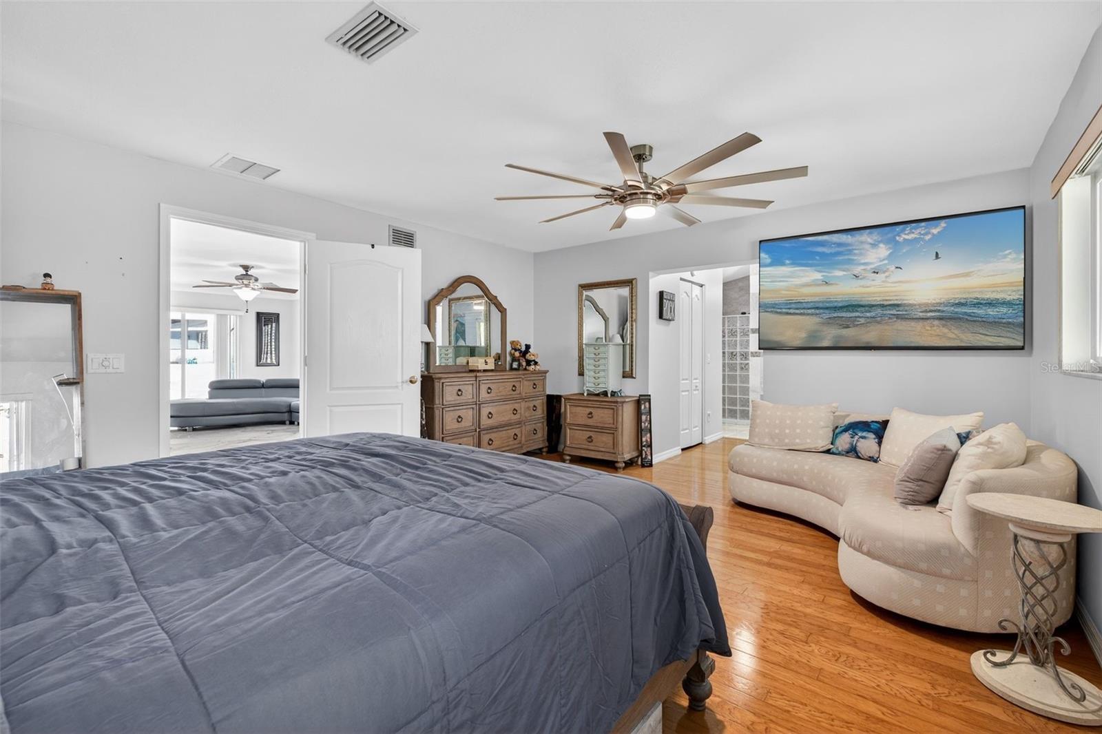 Image 25 of 43 For 5676 Beneva Woods Circle