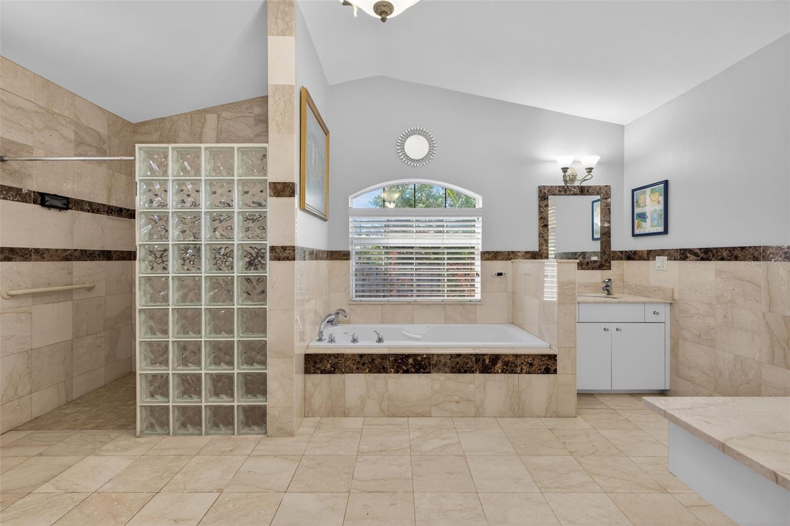 Image 26 of 43 For 5676 Beneva Woods Circle