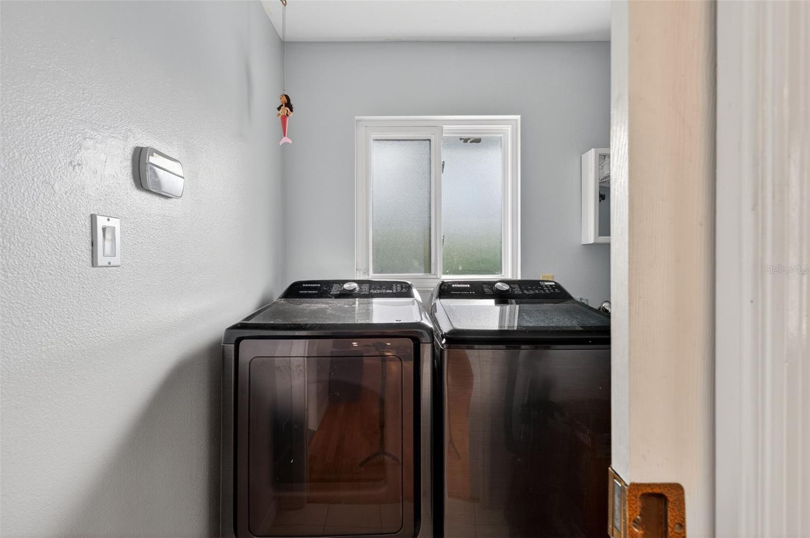 Image 33 of 43 For 5676 Beneva Woods Circle