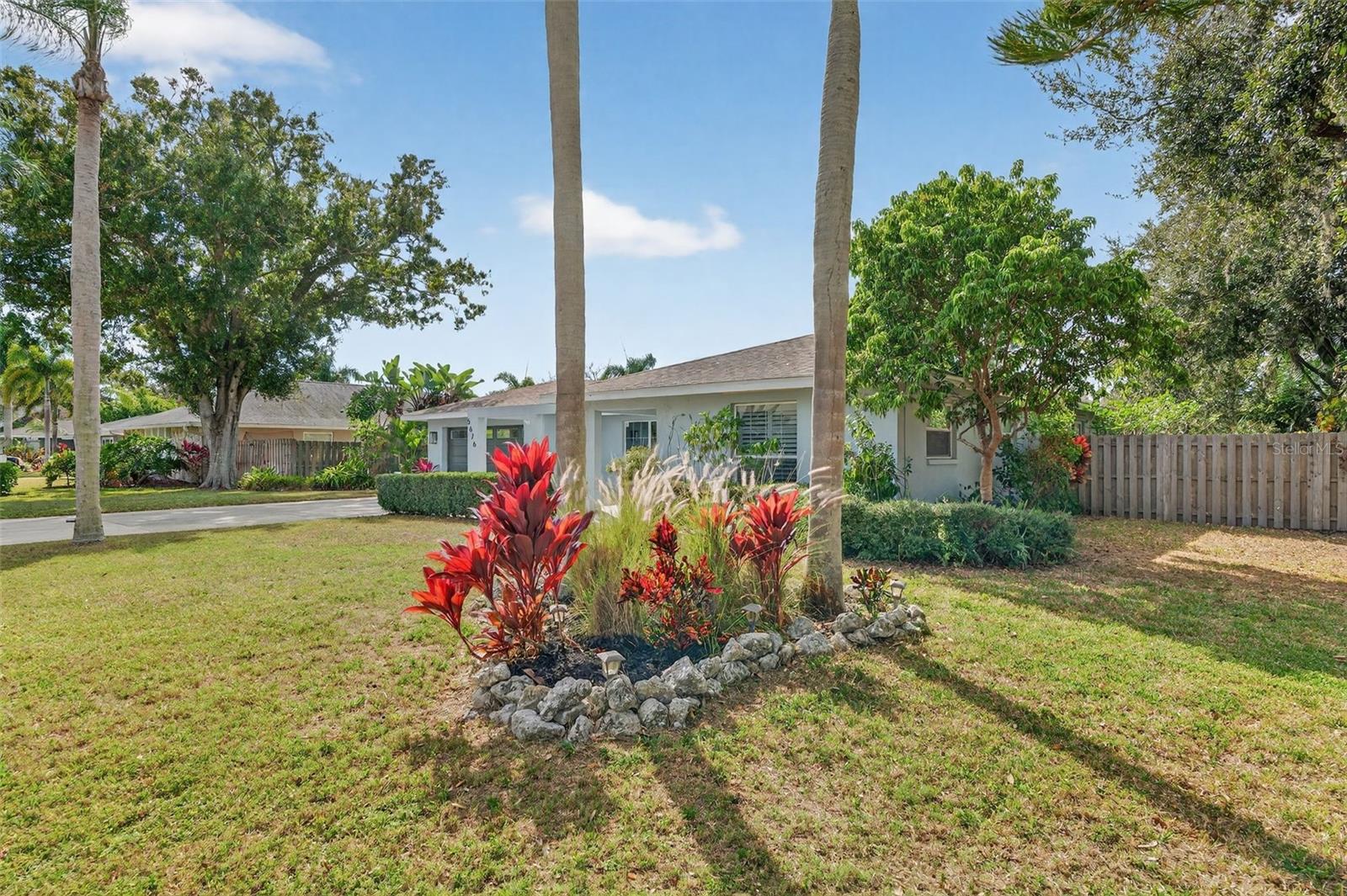 Image 5 of 43 For 5676 Beneva Woods Circle