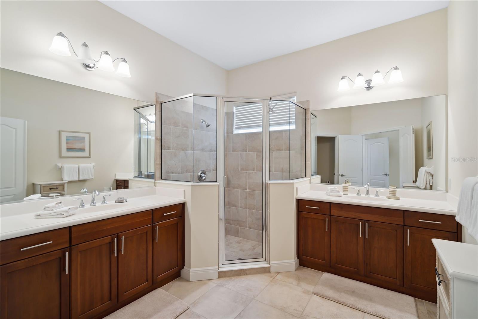 Image 22 of 38 For 8416 Abingdon Court