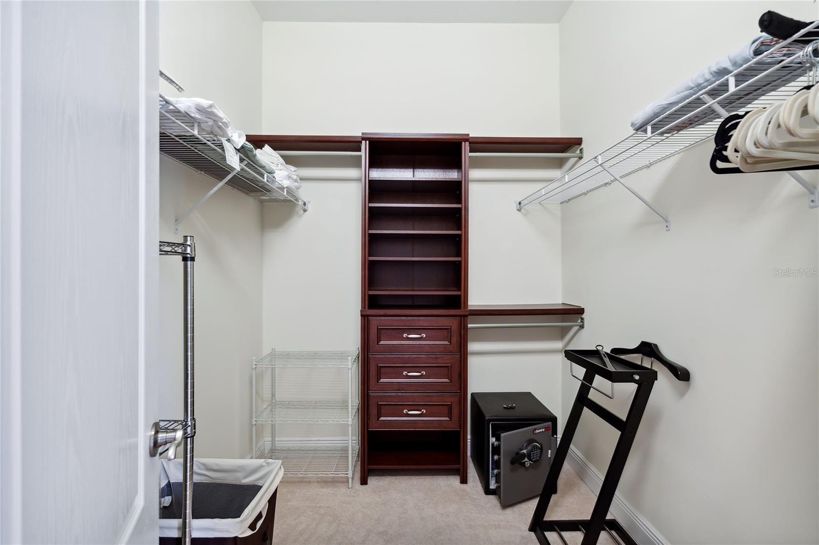 Image 26 of 38 For 8416 Abingdon Court