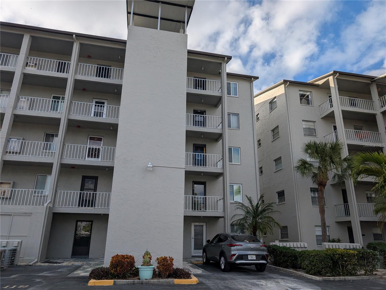 Image 31 of 48 For 3494 Lake Bayshore Drive P-520