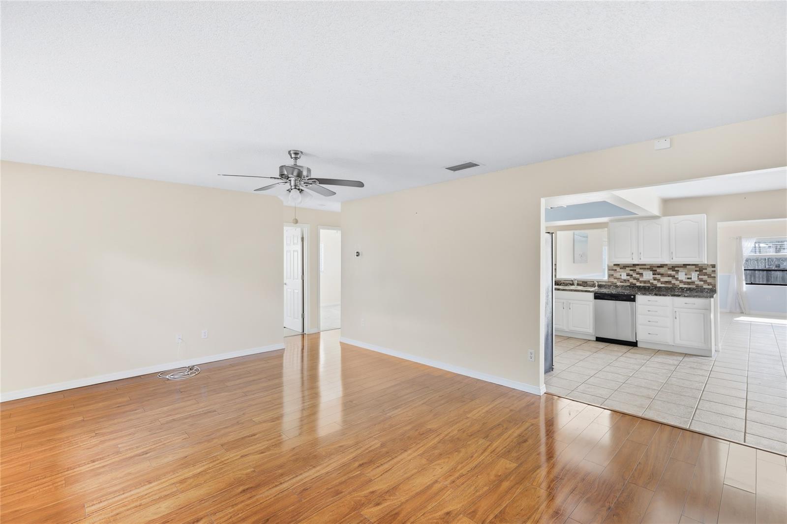 Image 5 of 27 For 3646 Mary Lane