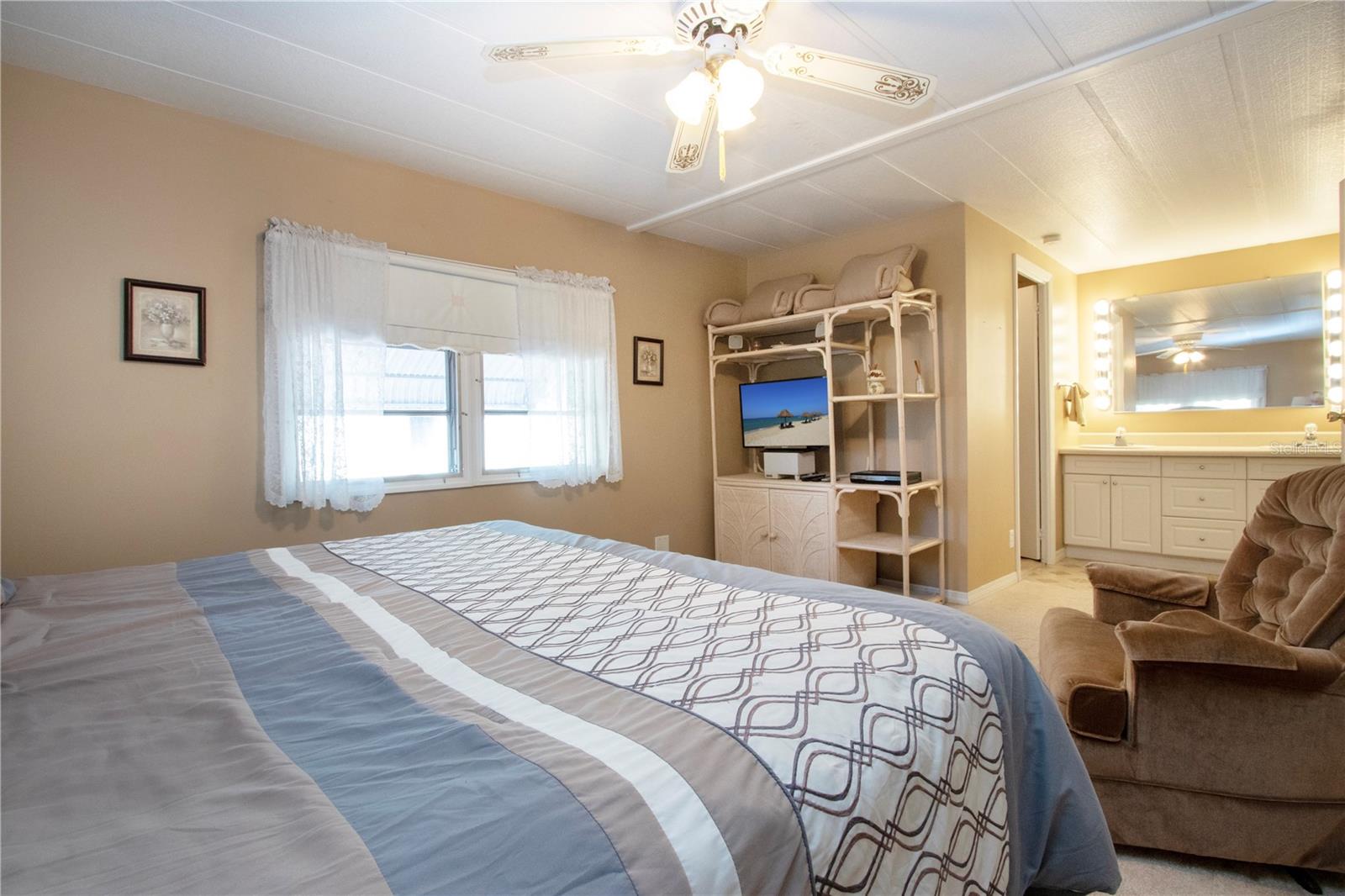 Image 39 of 75 For 420 49th Street E 145