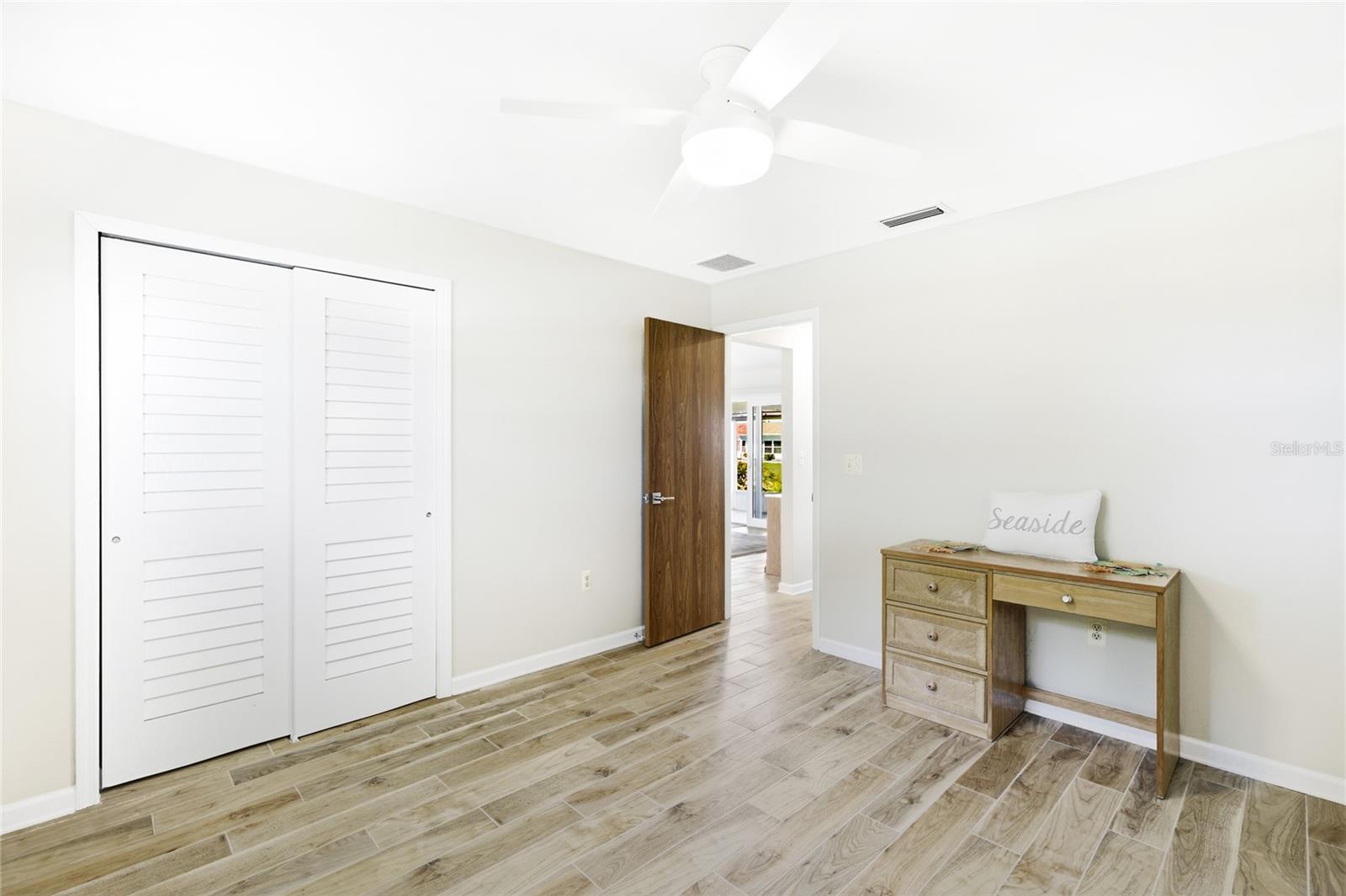 Image 23 of 48 For 5004 Coral Lake Drive