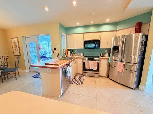 Image 13 of 82 For 5102 19th Avenue W