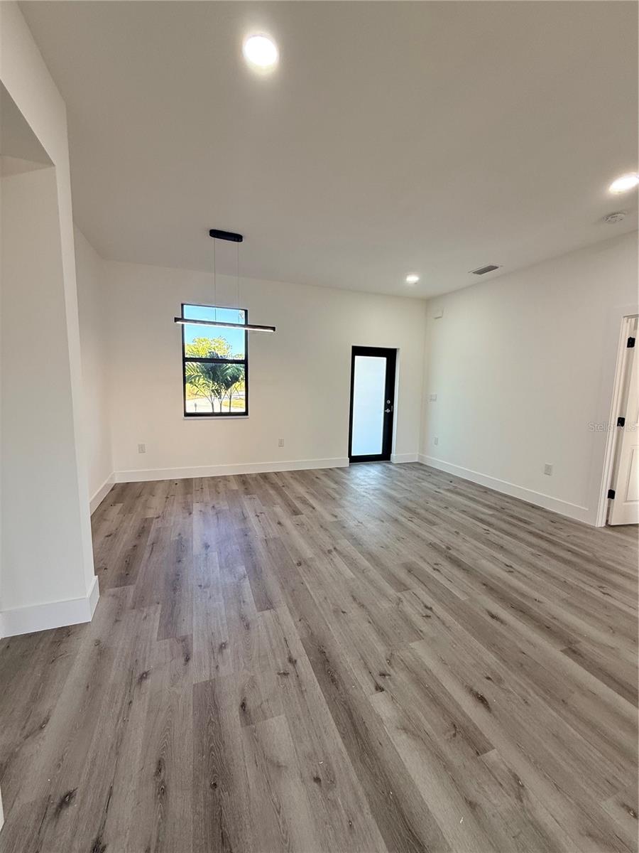 Image 4 of 19 For 15219 Estate Terrace