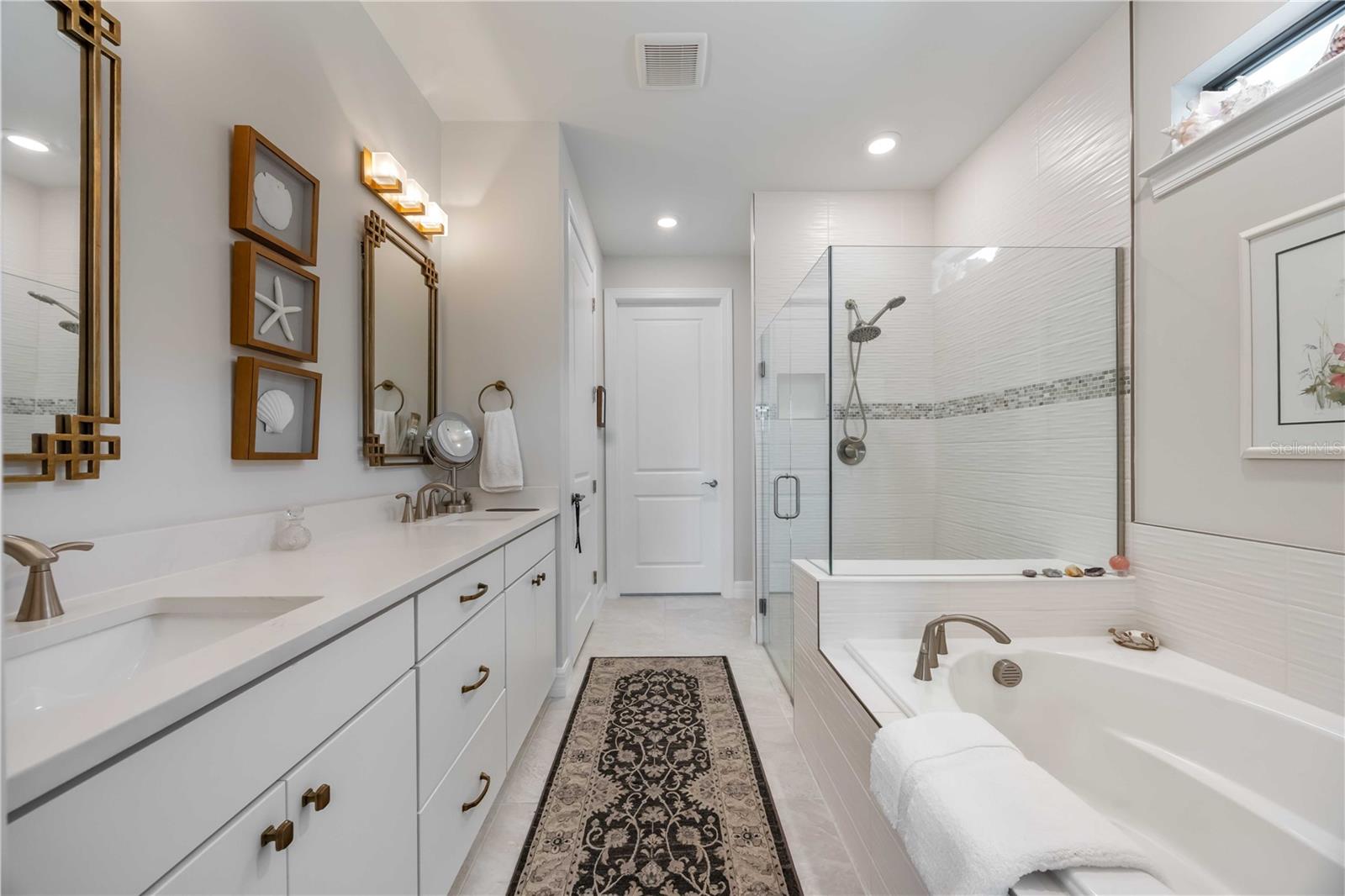 Image 28 of 65 For 13083 Borrego Street