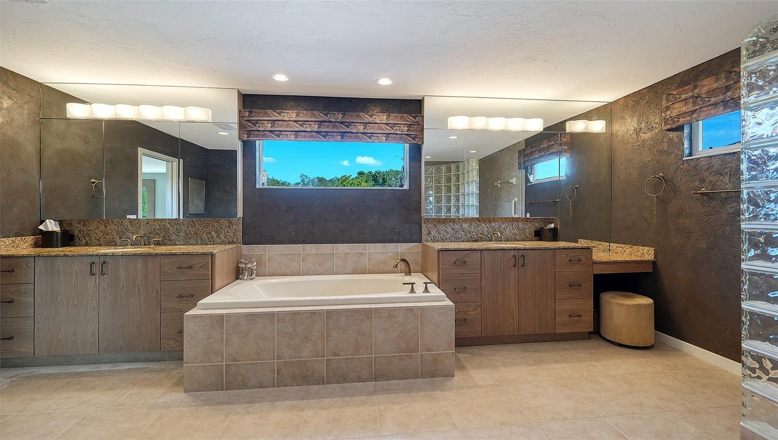 Image 27 of 35 For 7430 Cove Terrace