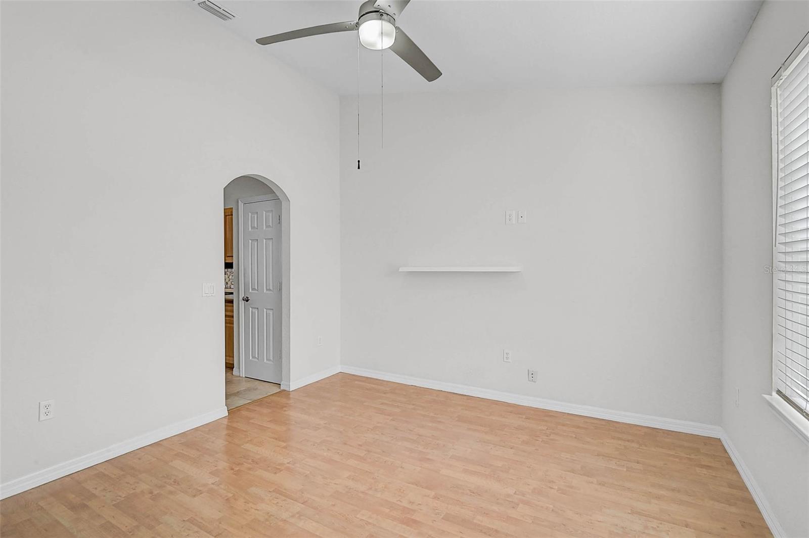 Image 13 of 41 For 950 Elwood Avenue