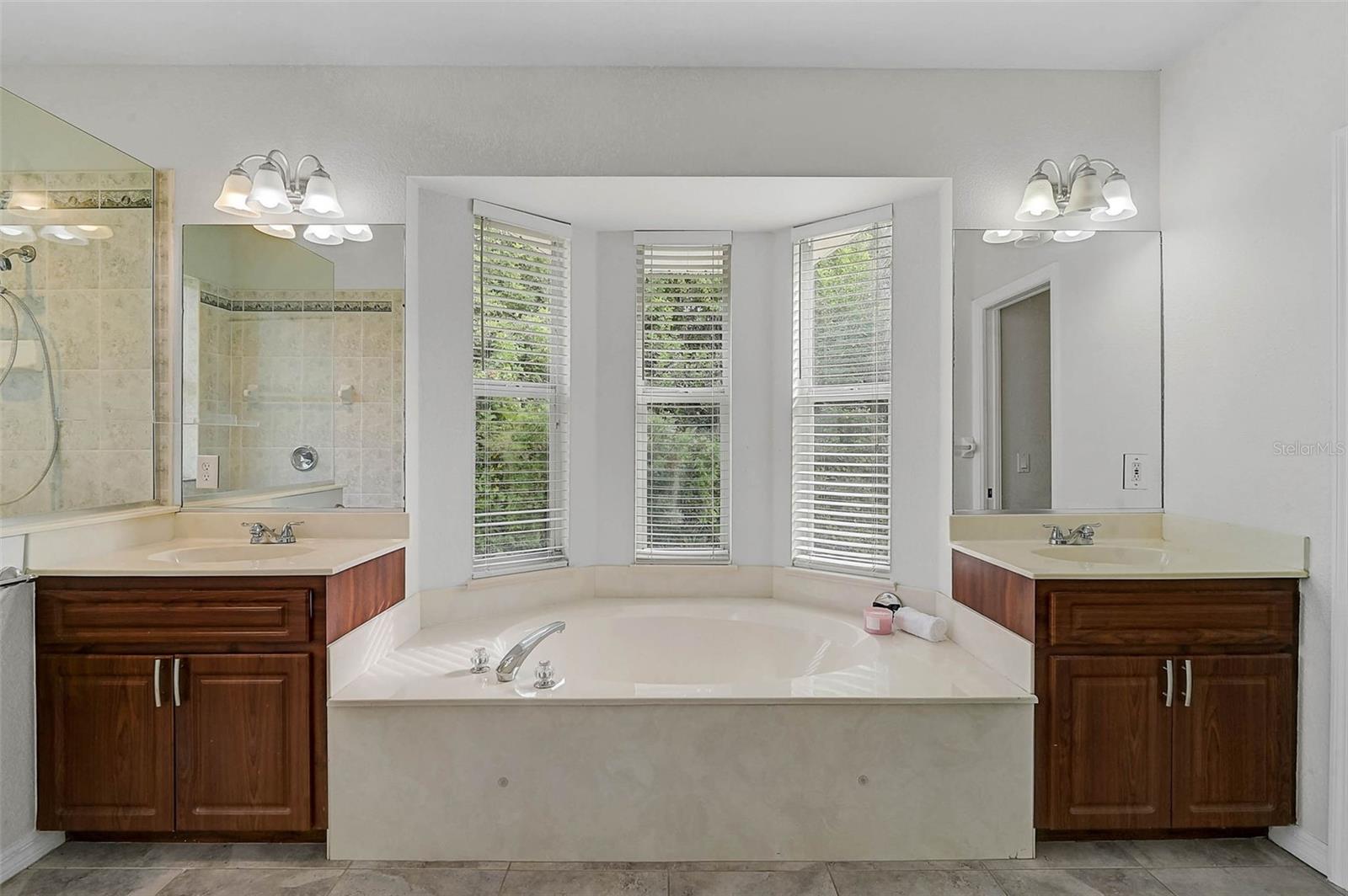 Image 16 of 41 For 950 Elwood Avenue