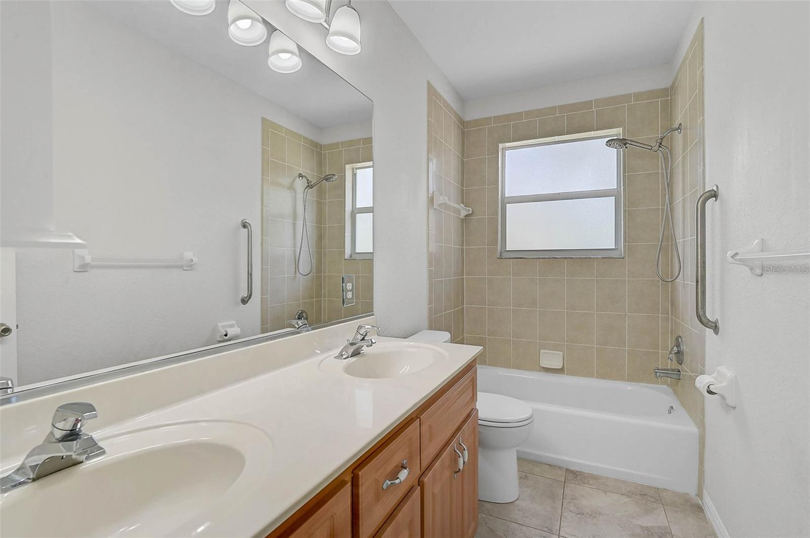 Image 21 of 41 For 950 Elwood Avenue